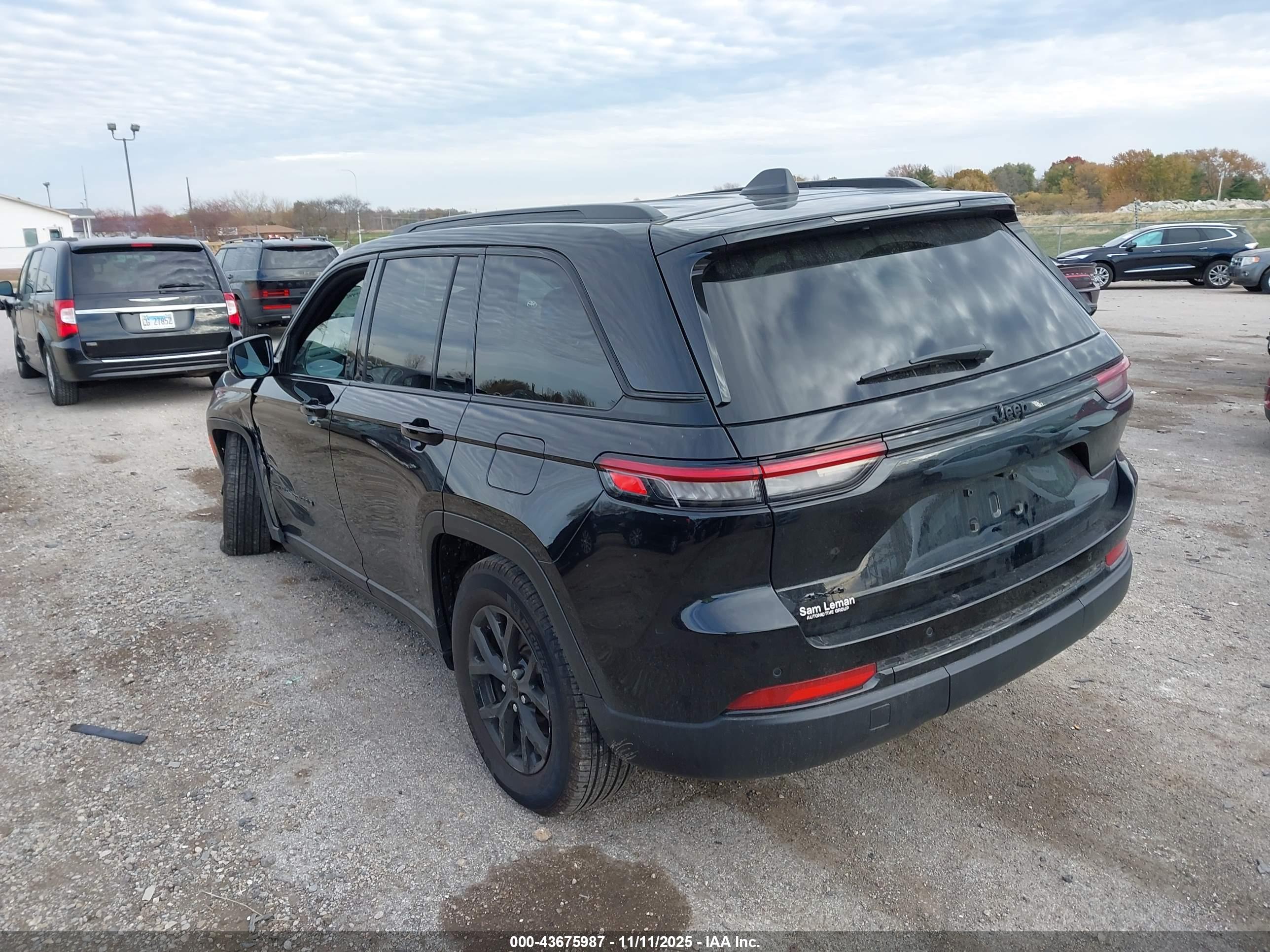 JEEP GRAND image 3