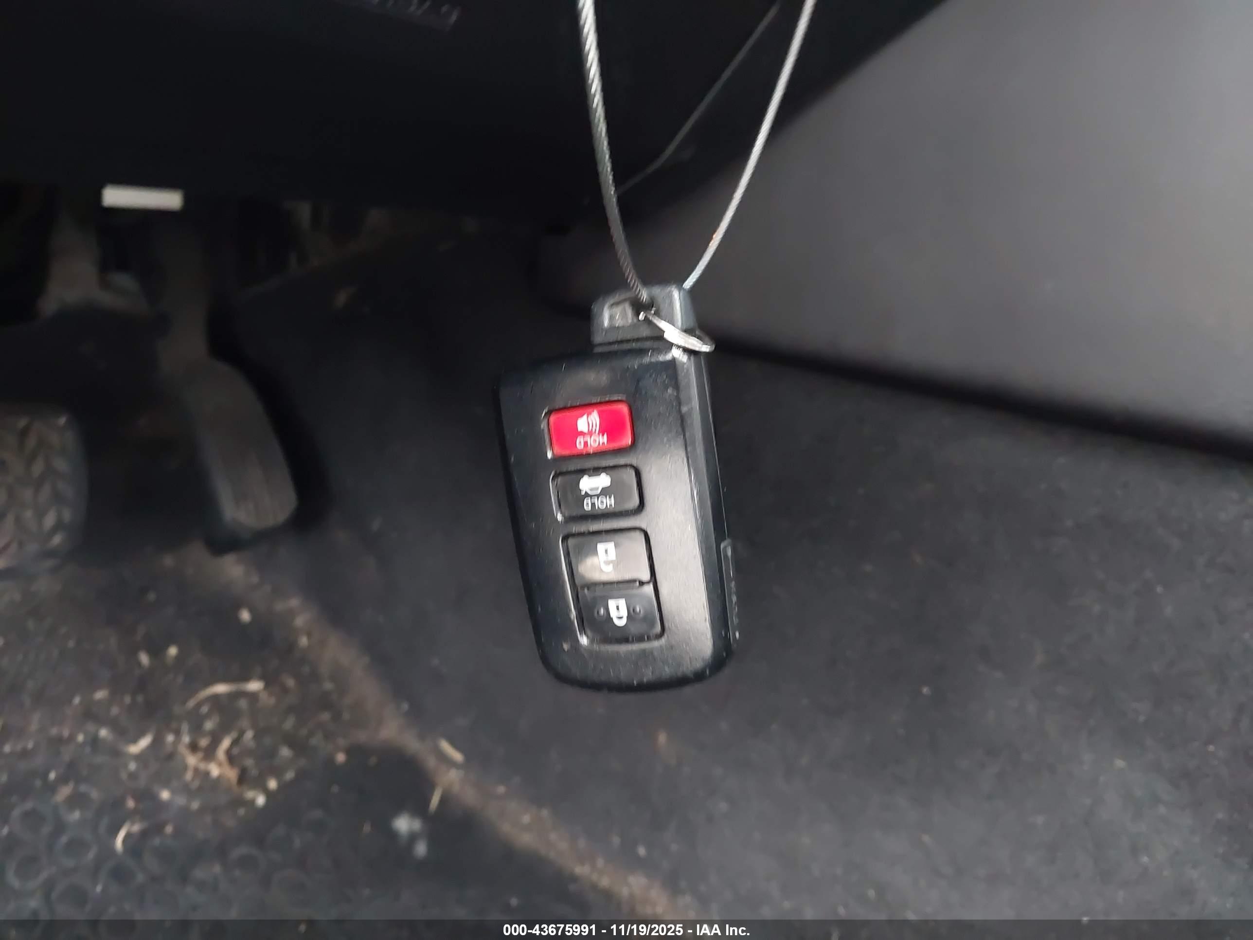 TOYOTA CAMRY image 11