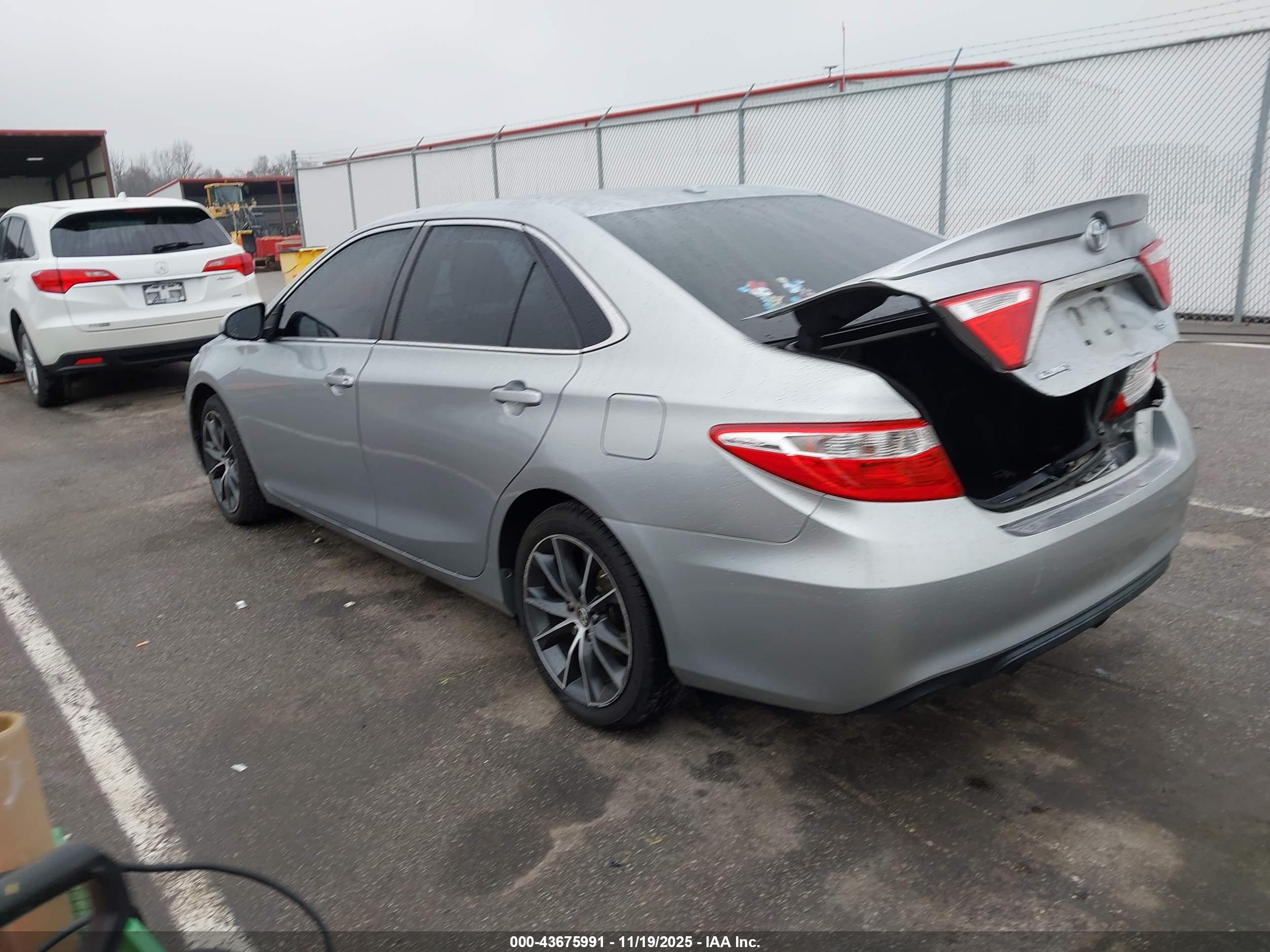 TOYOTA CAMRY image 3