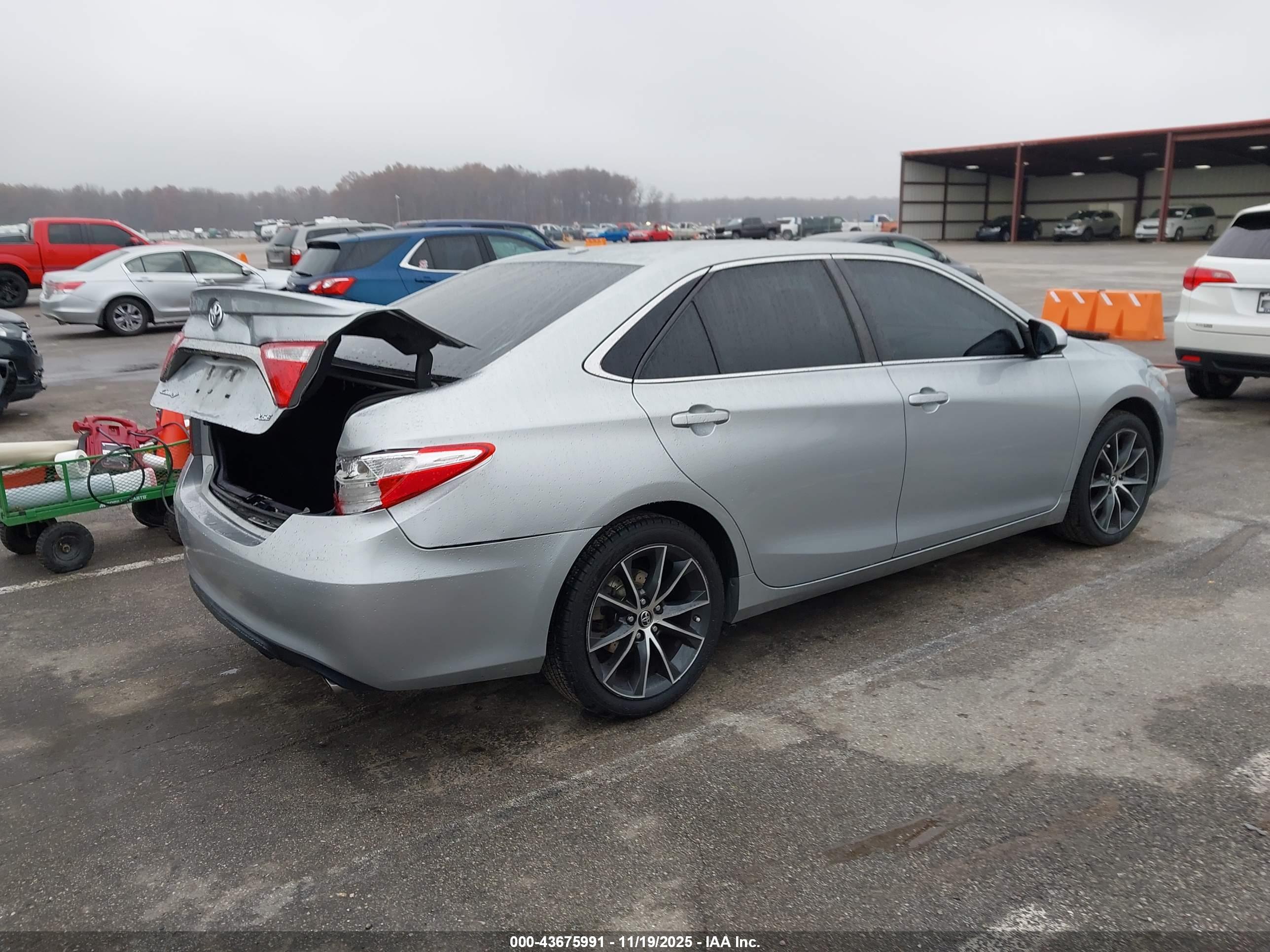 TOYOTA CAMRY image 4