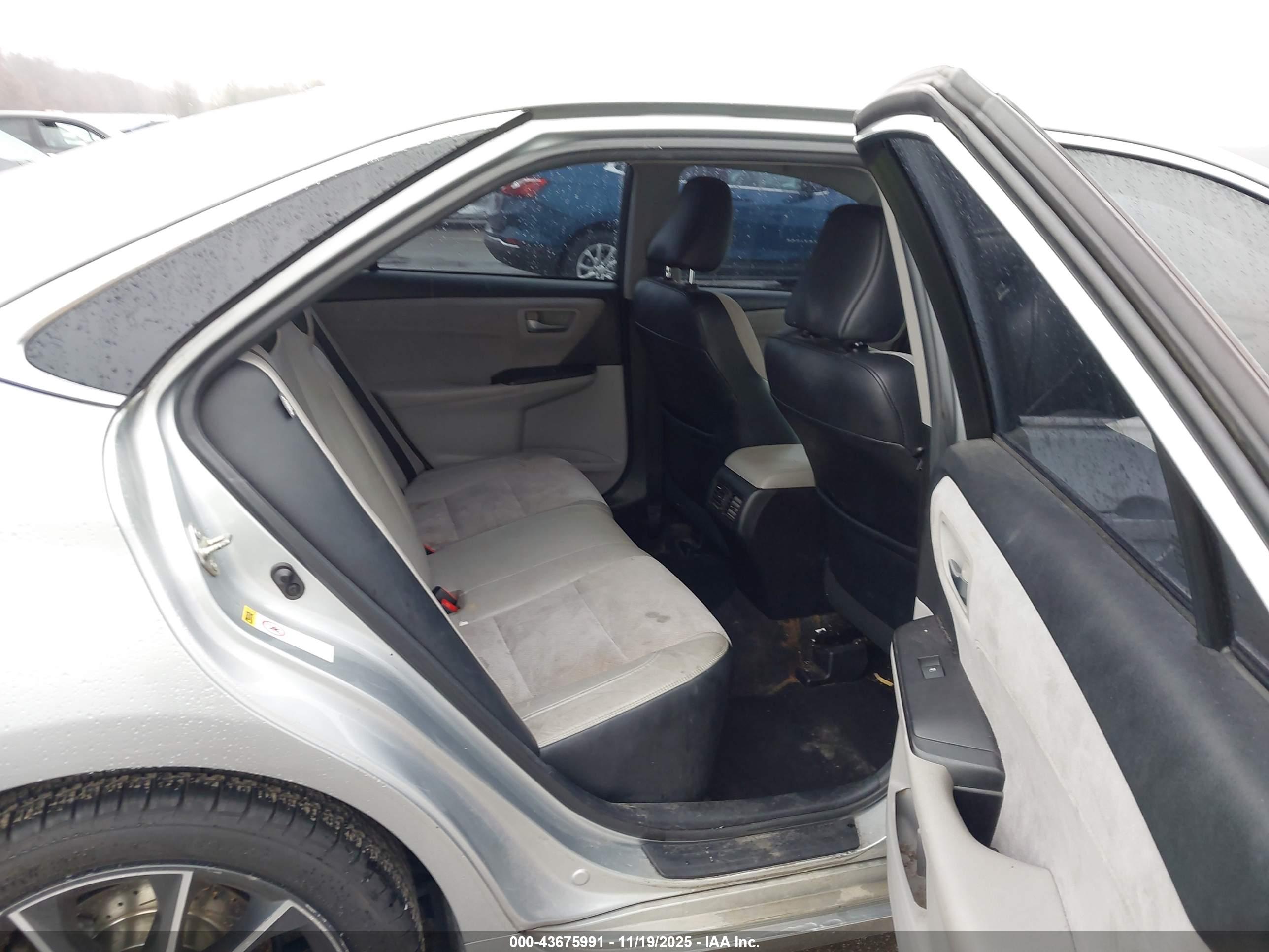 TOYOTA CAMRY image 8