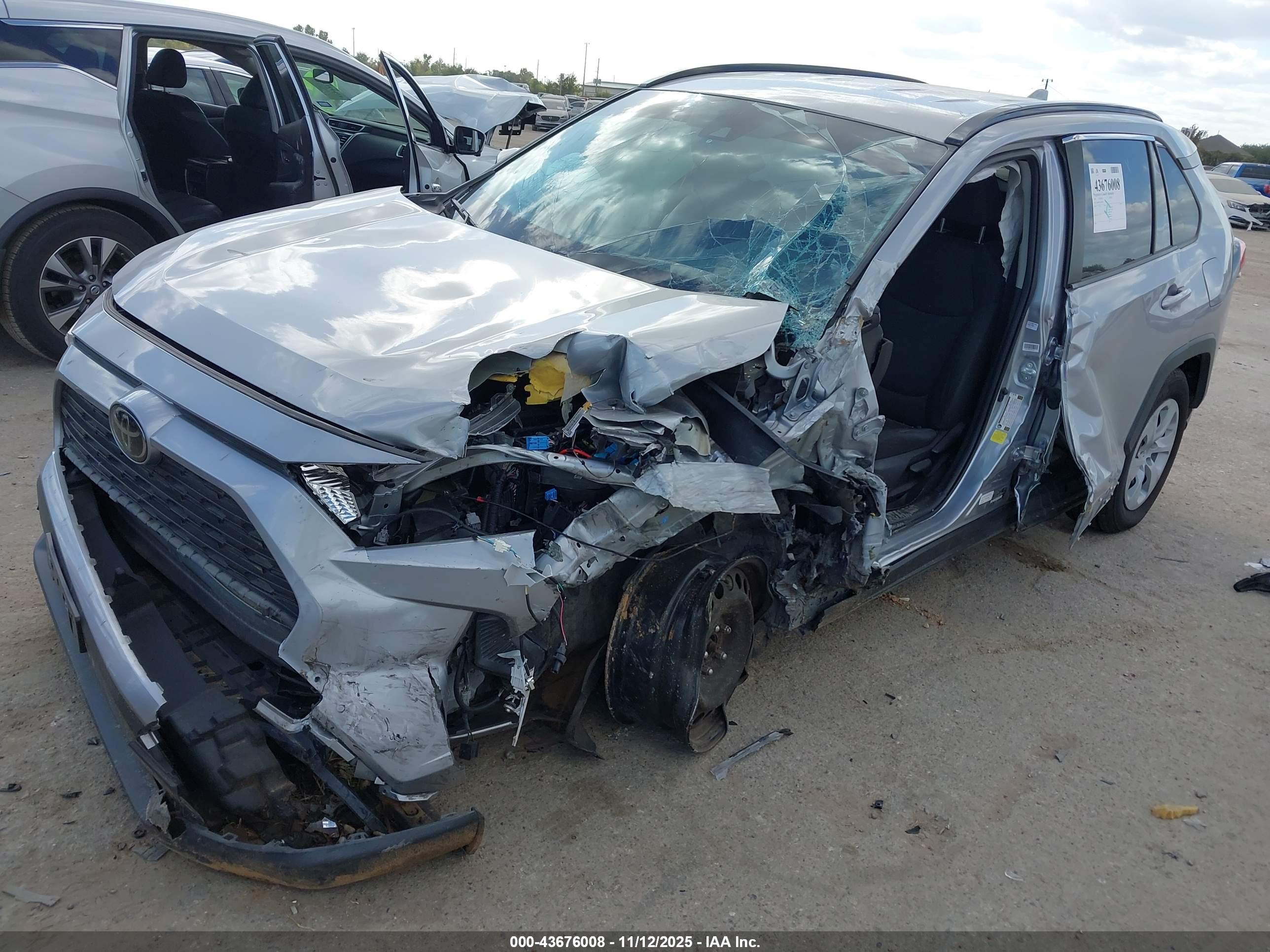 TOYOTA RAV4 image 2