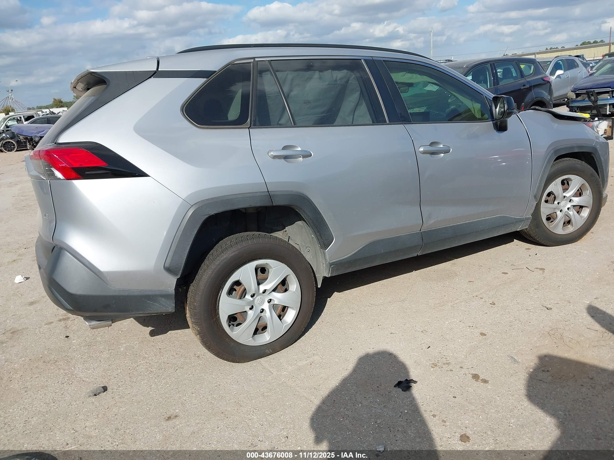 TOYOTA RAV4 image 4