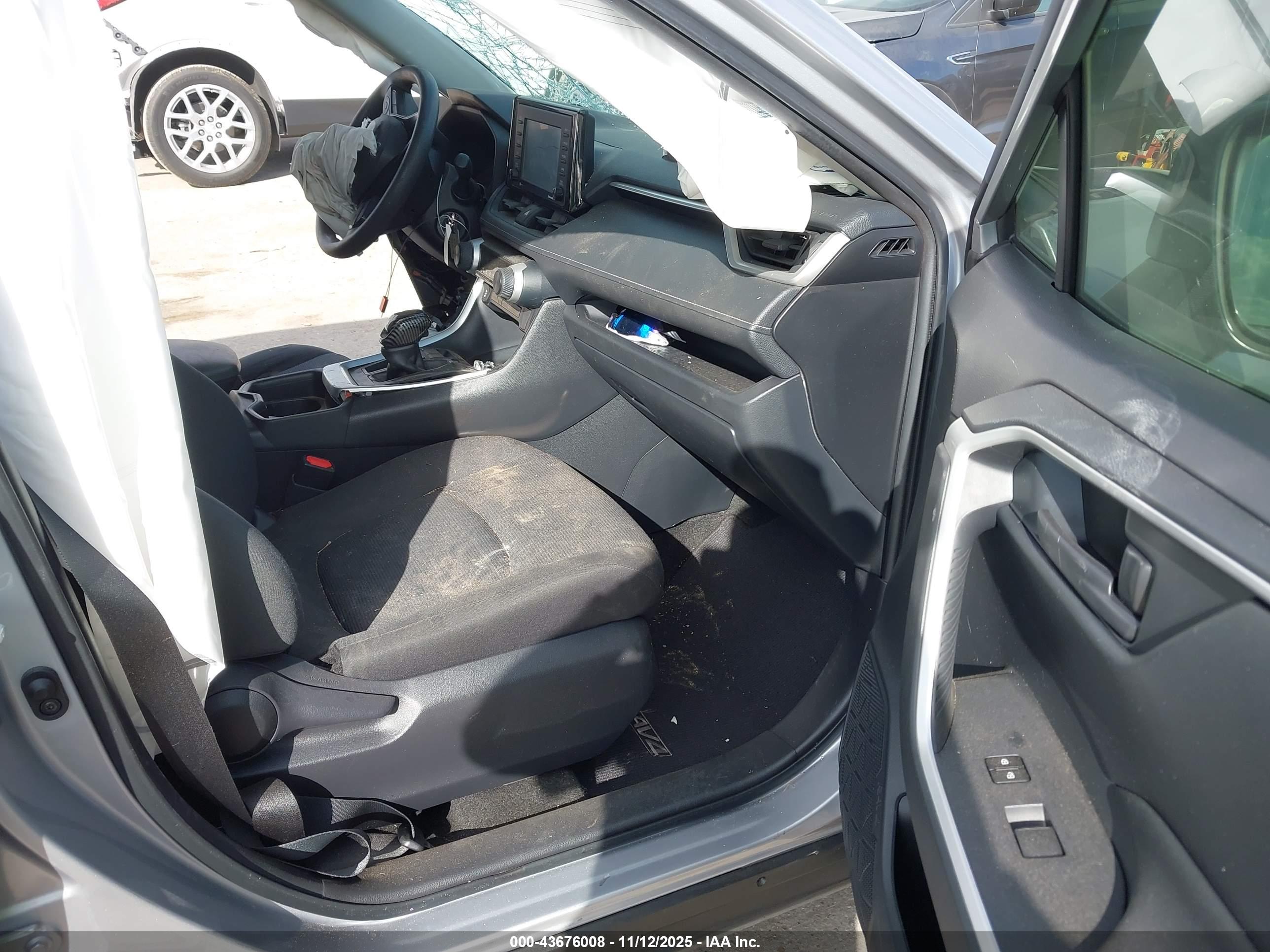 TOYOTA RAV4 image 5