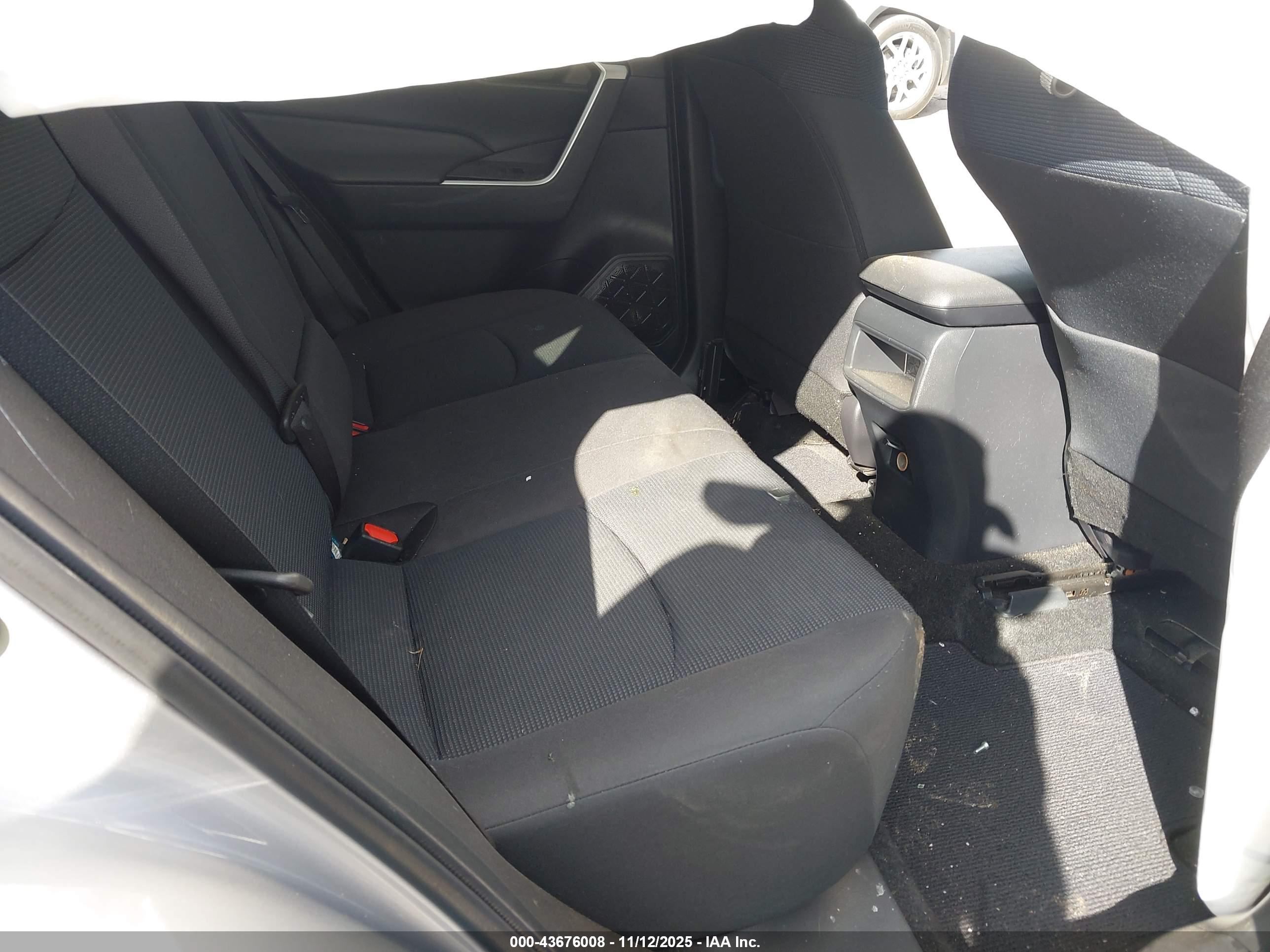 TOYOTA RAV4 image 8