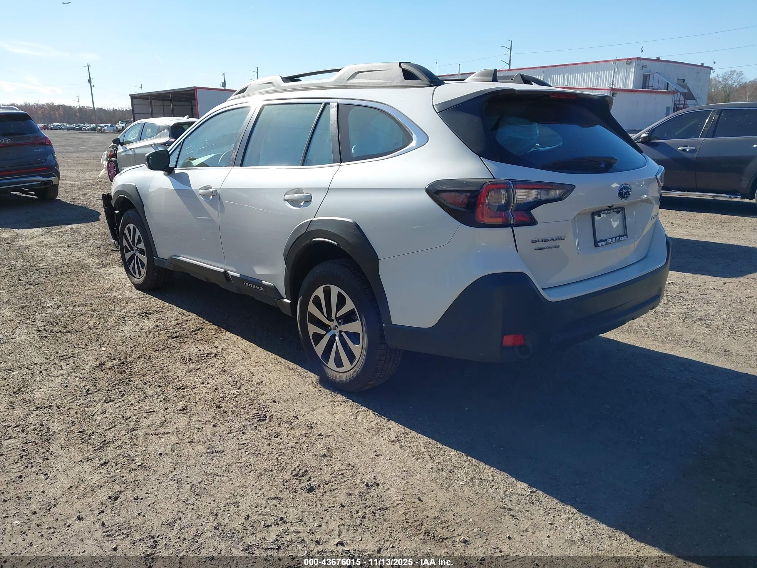 SUBARU OUTBACK image 3