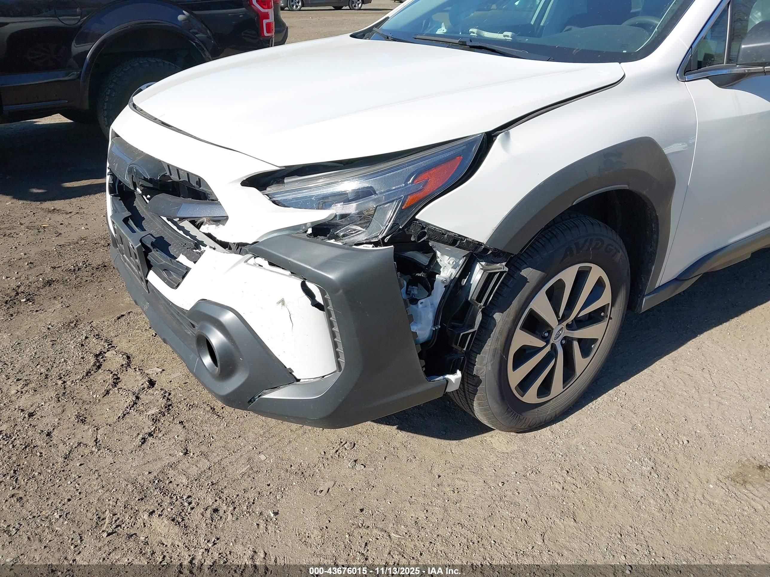 SUBARU OUTBACK image 6