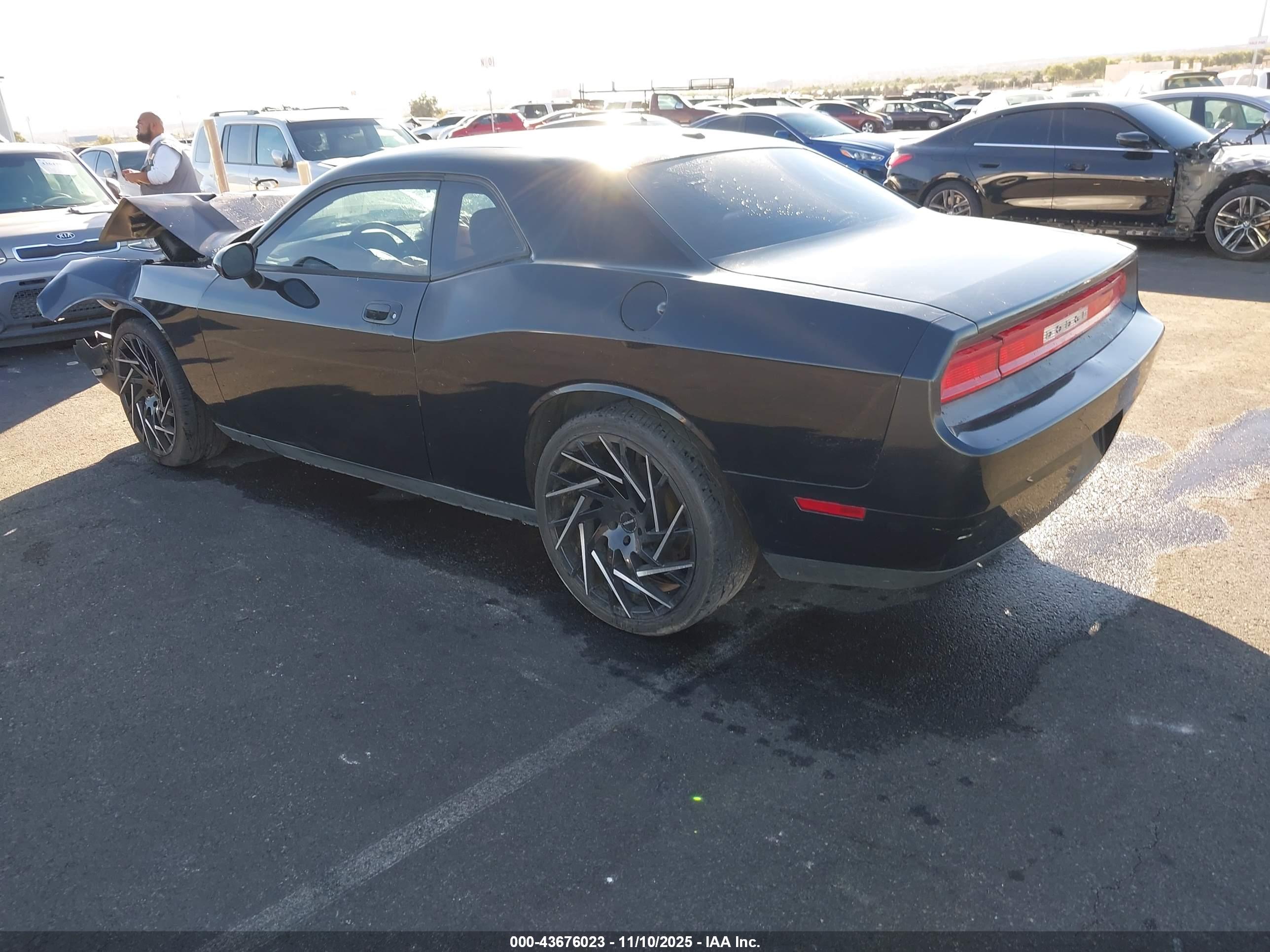 DODGE CHALLENGER image 3