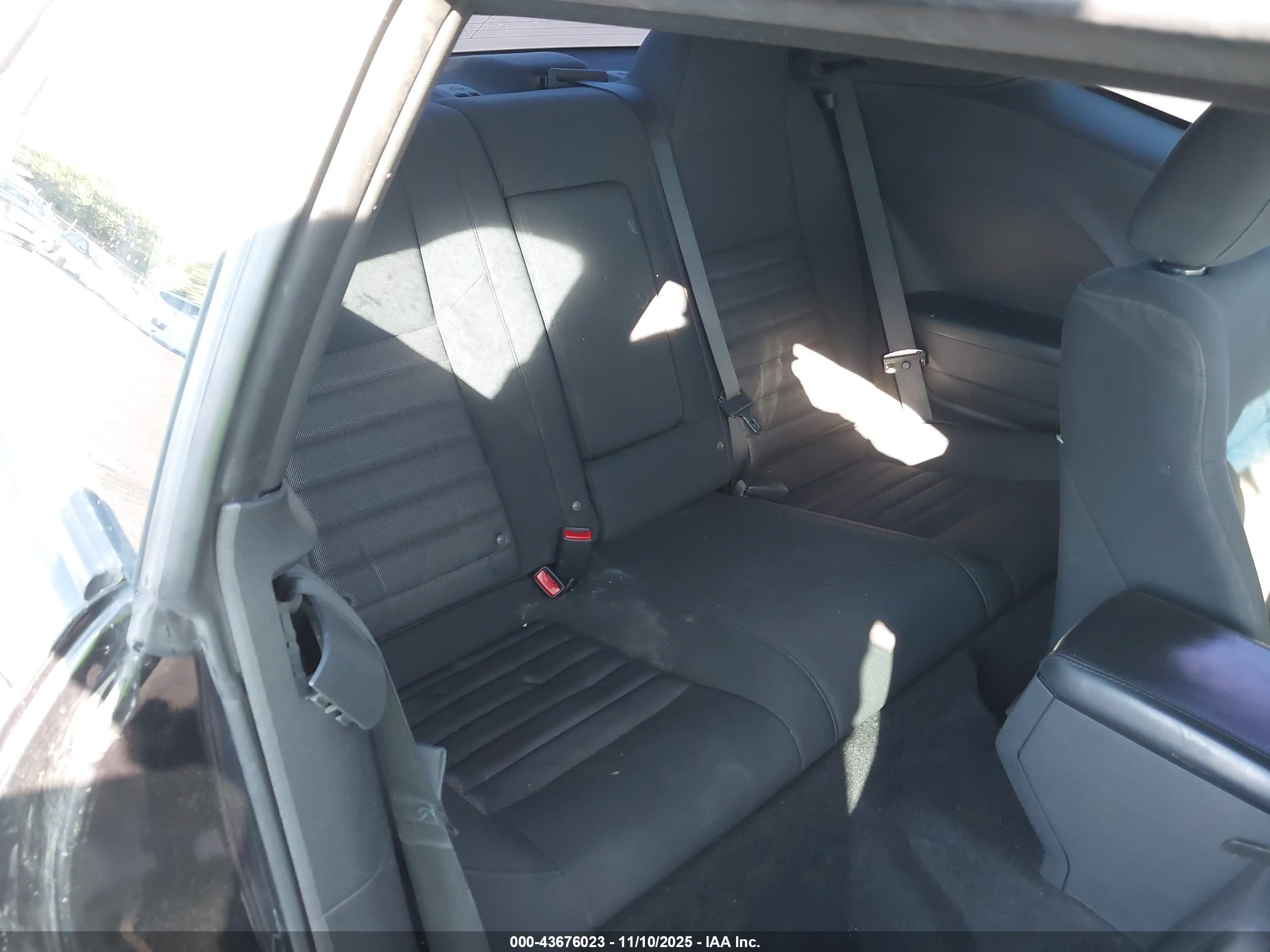 DODGE CHALLENGER image 8