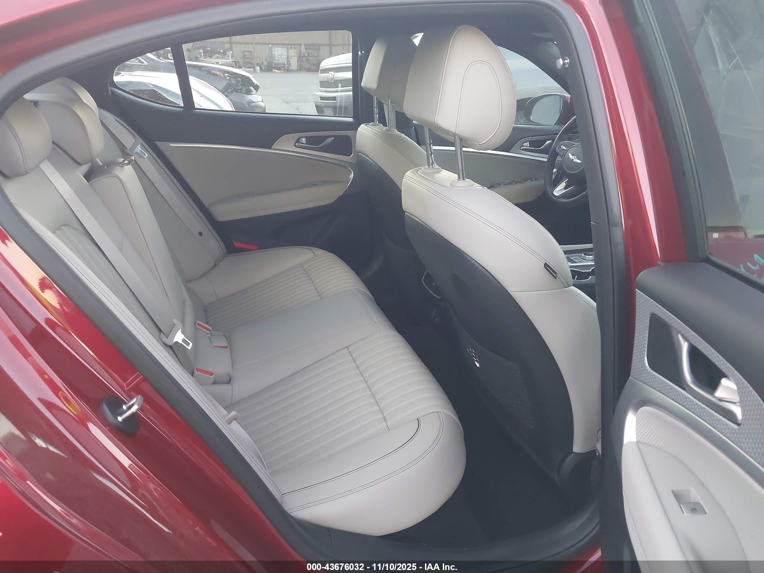 GENESIS G70 image 8