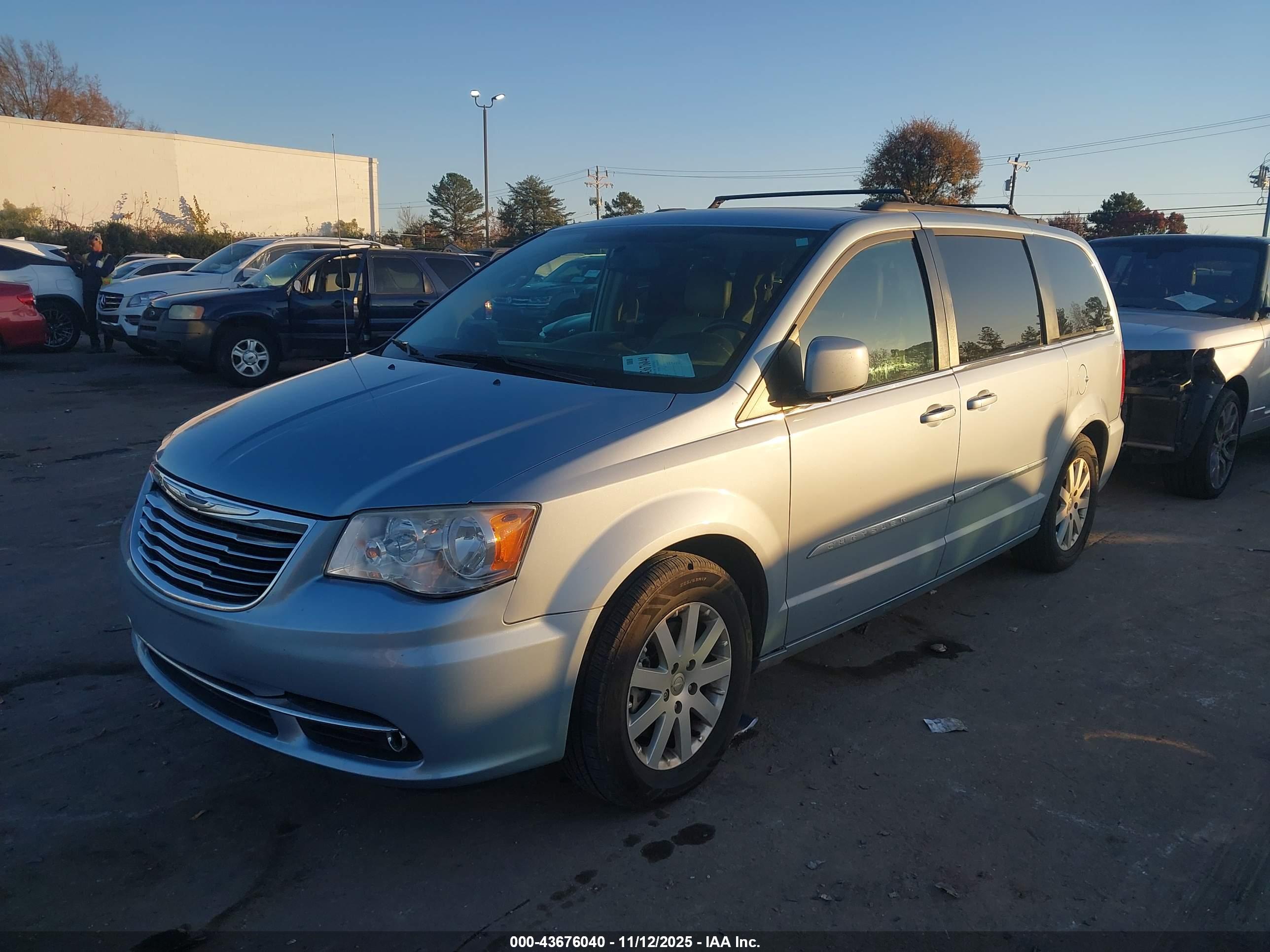 CHRYSLER TOWN image 2