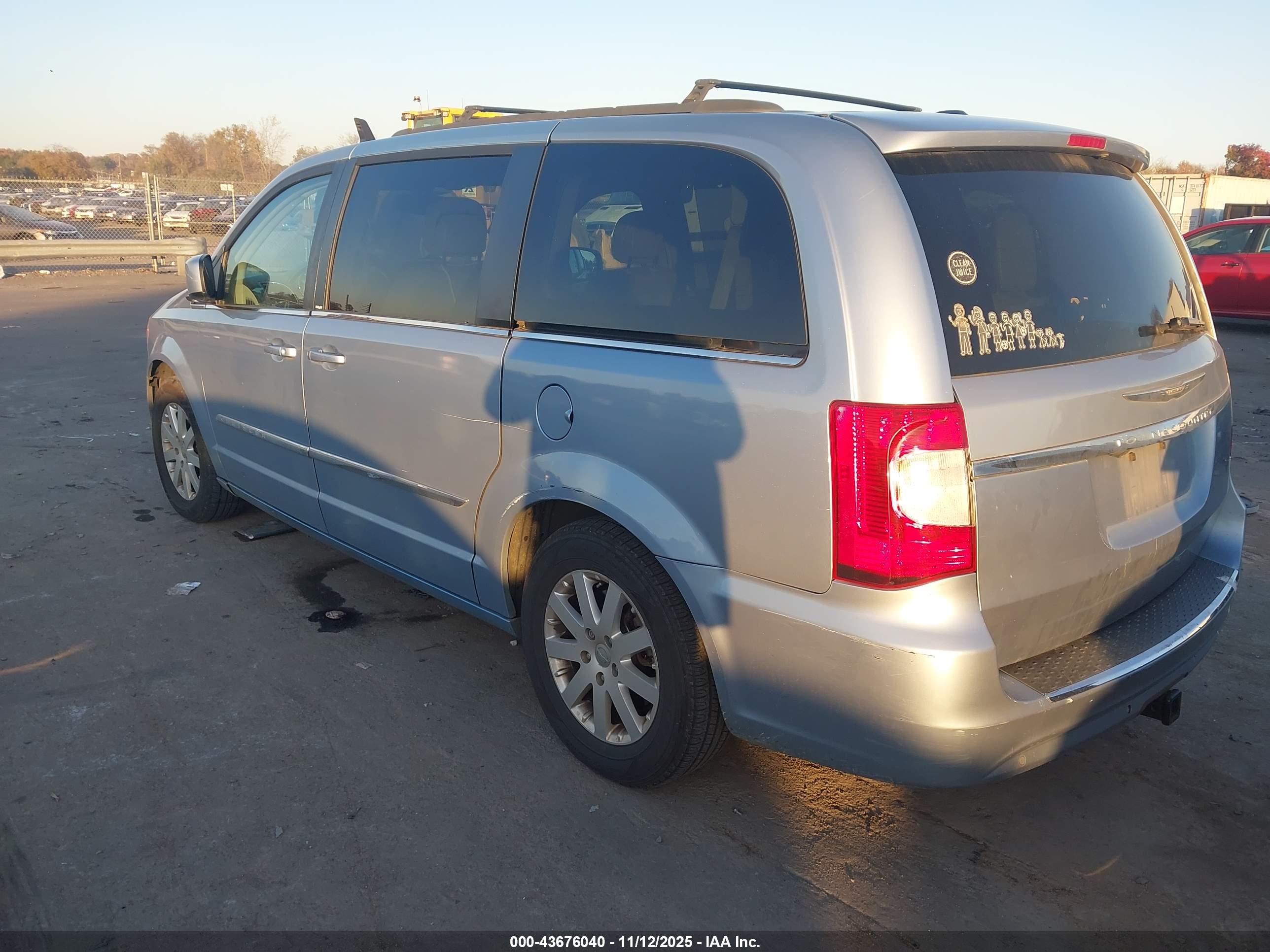CHRYSLER TOWN image 3