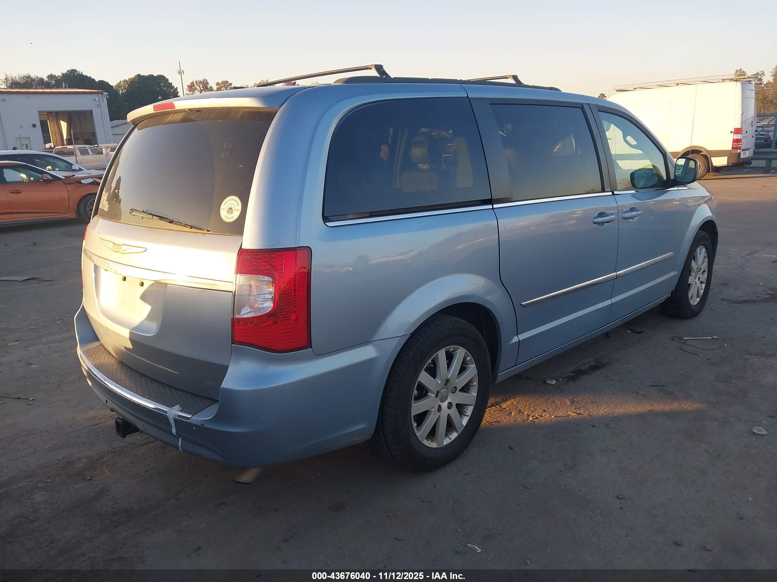 CHRYSLER TOWN image 4