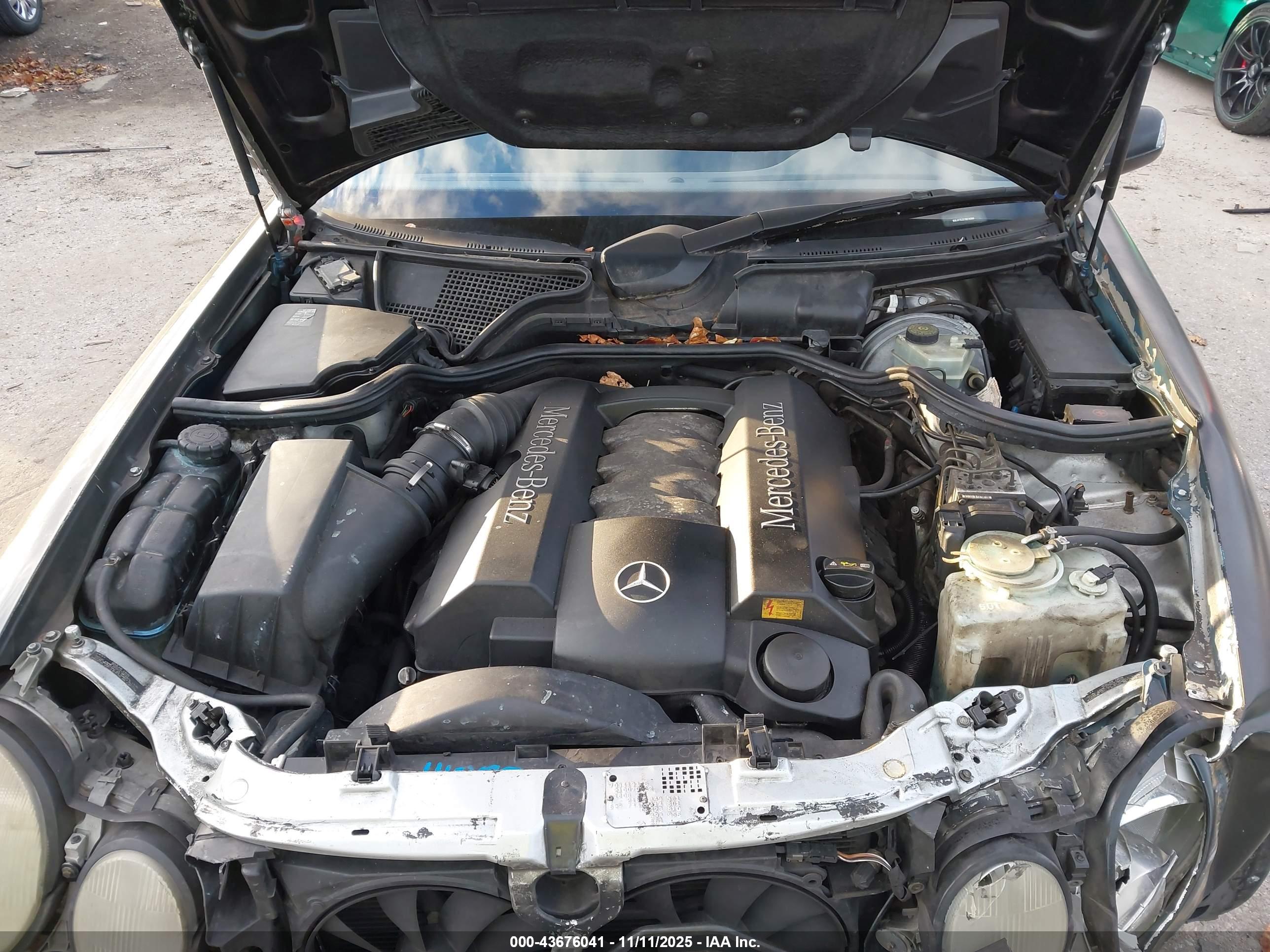 MERCEDES-BENZ E image 10