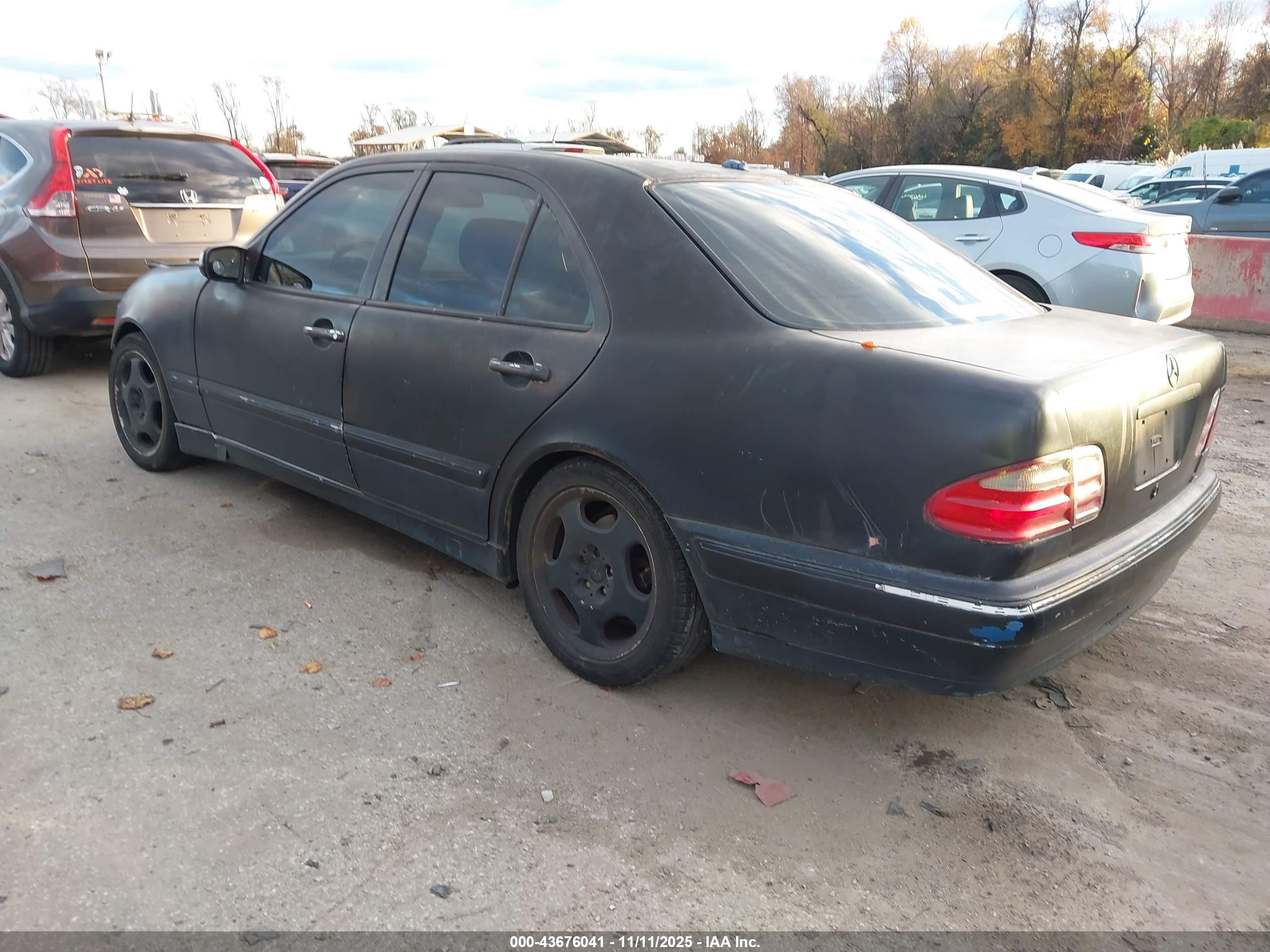 MERCEDES-BENZ E image 3
