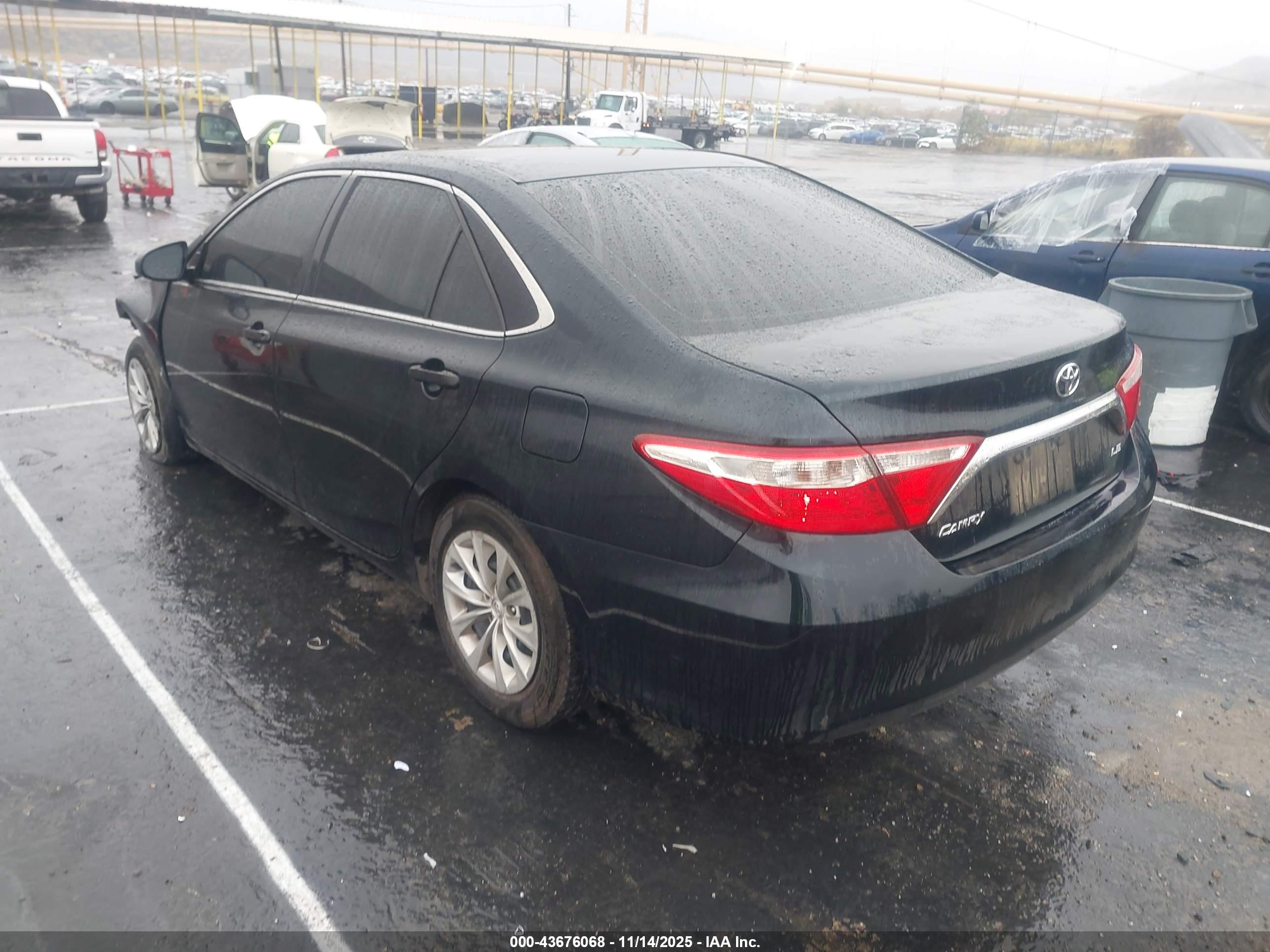 TOYOTA CAMRY image 3