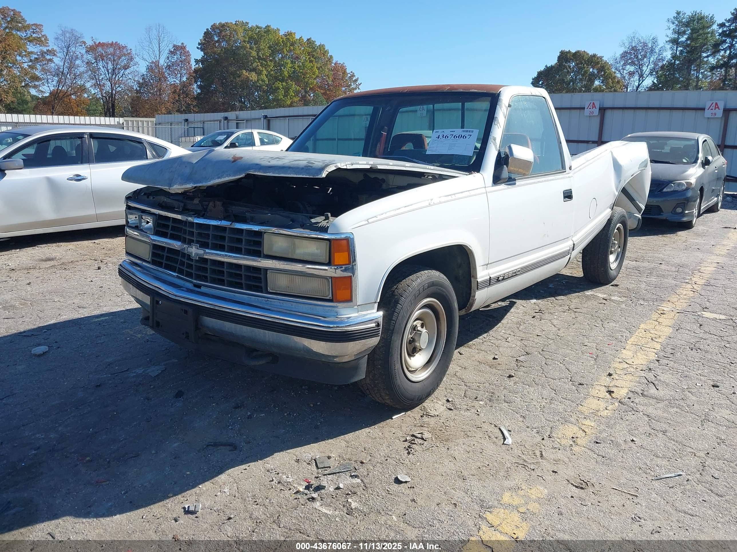 CHEVROLET GMT-400 image 2