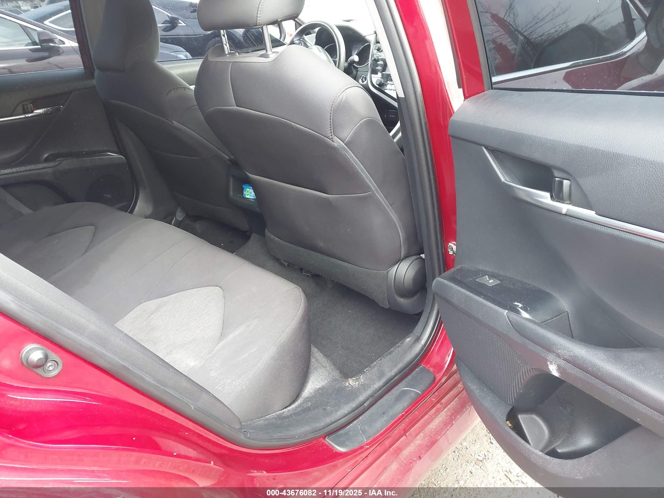 TOYOTA CAMRY image 8