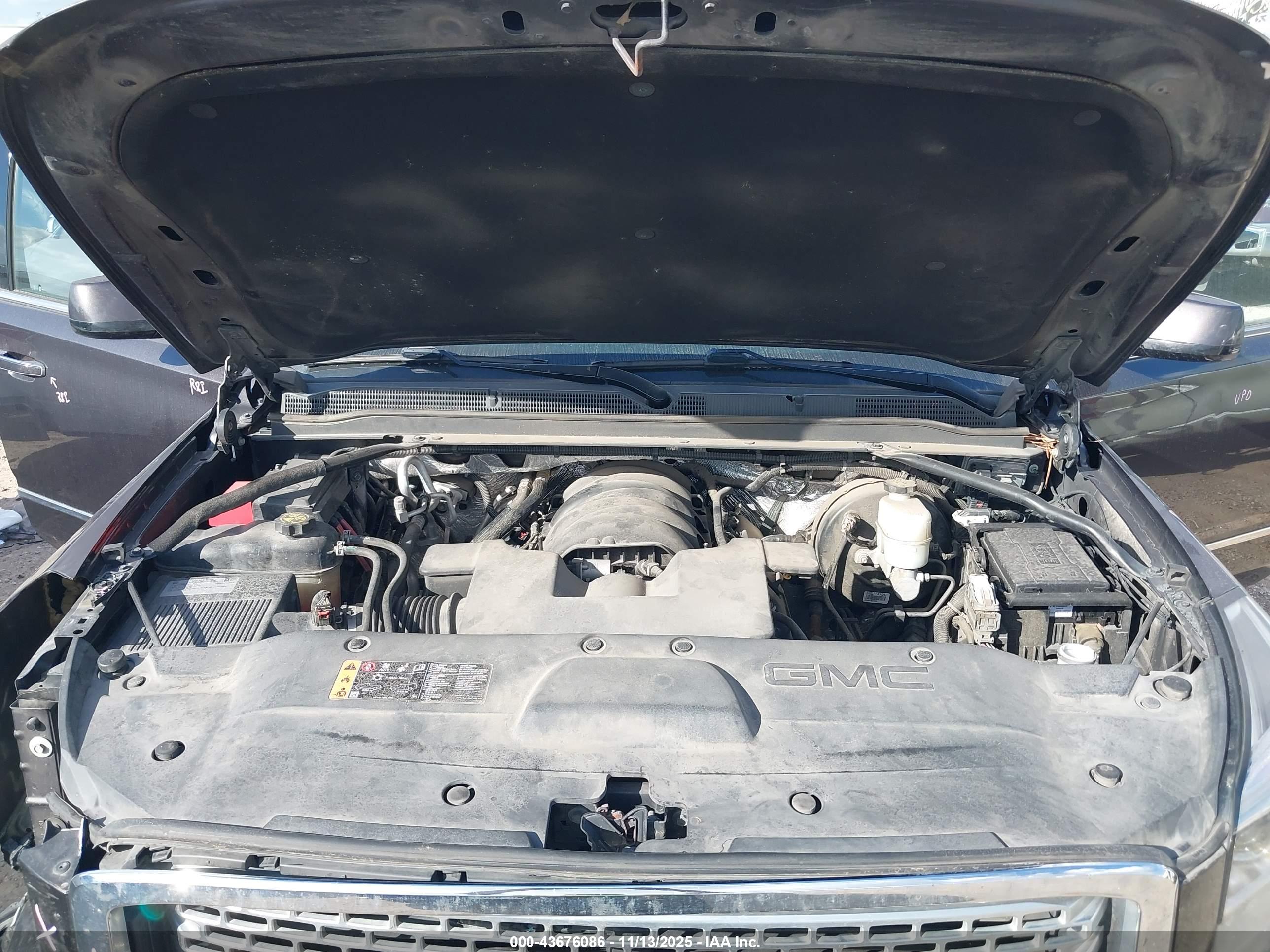 GMC YUKON image 10