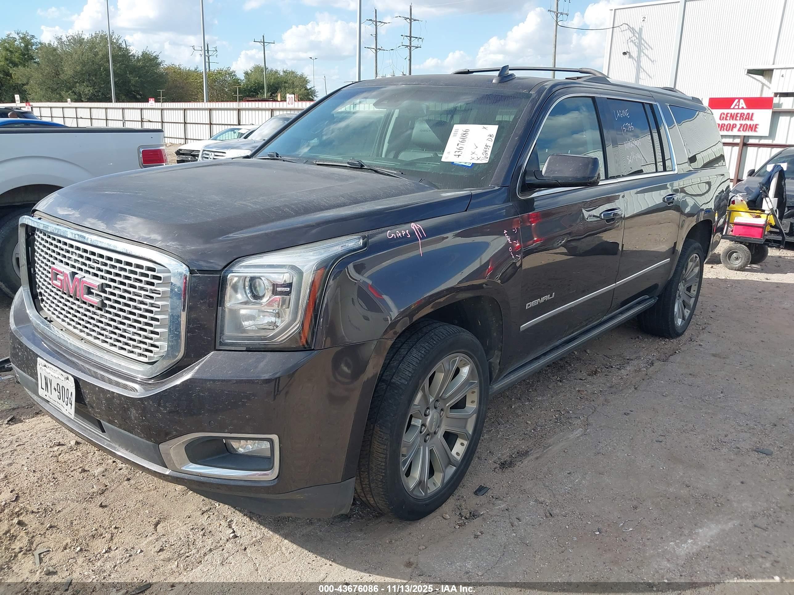 GMC YUKON image 2