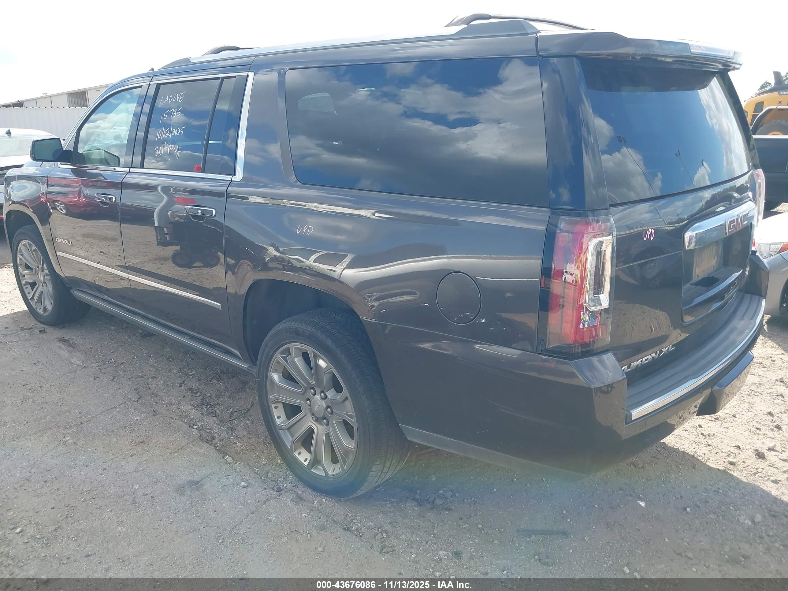 GMC YUKON image 3