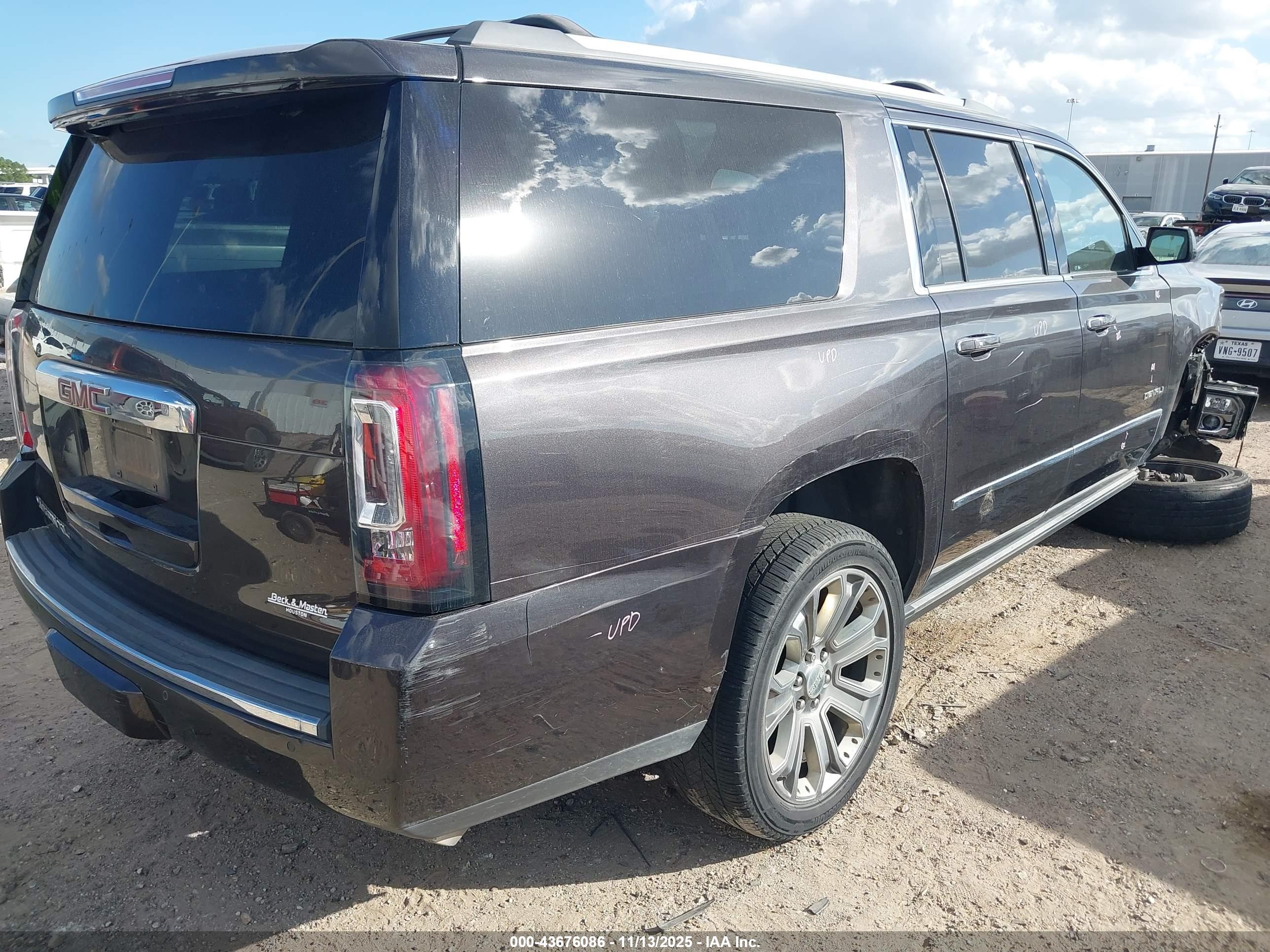 GMC YUKON image 4