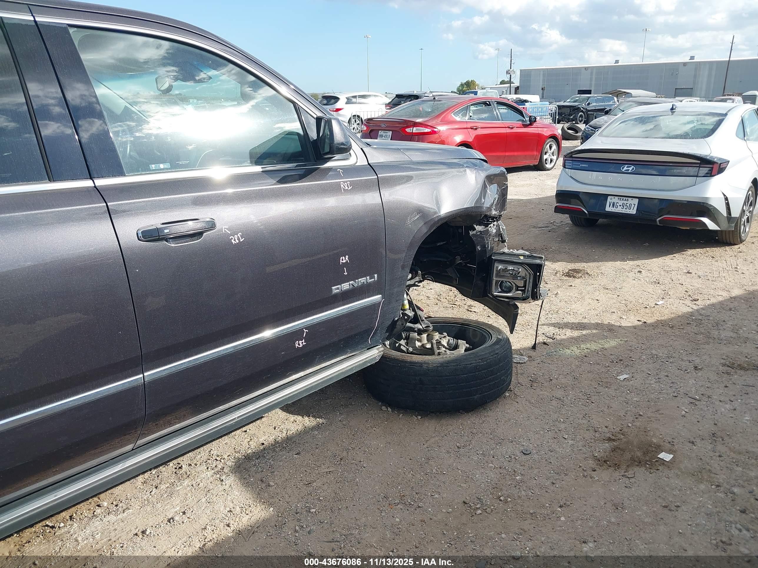 GMC YUKON image 6