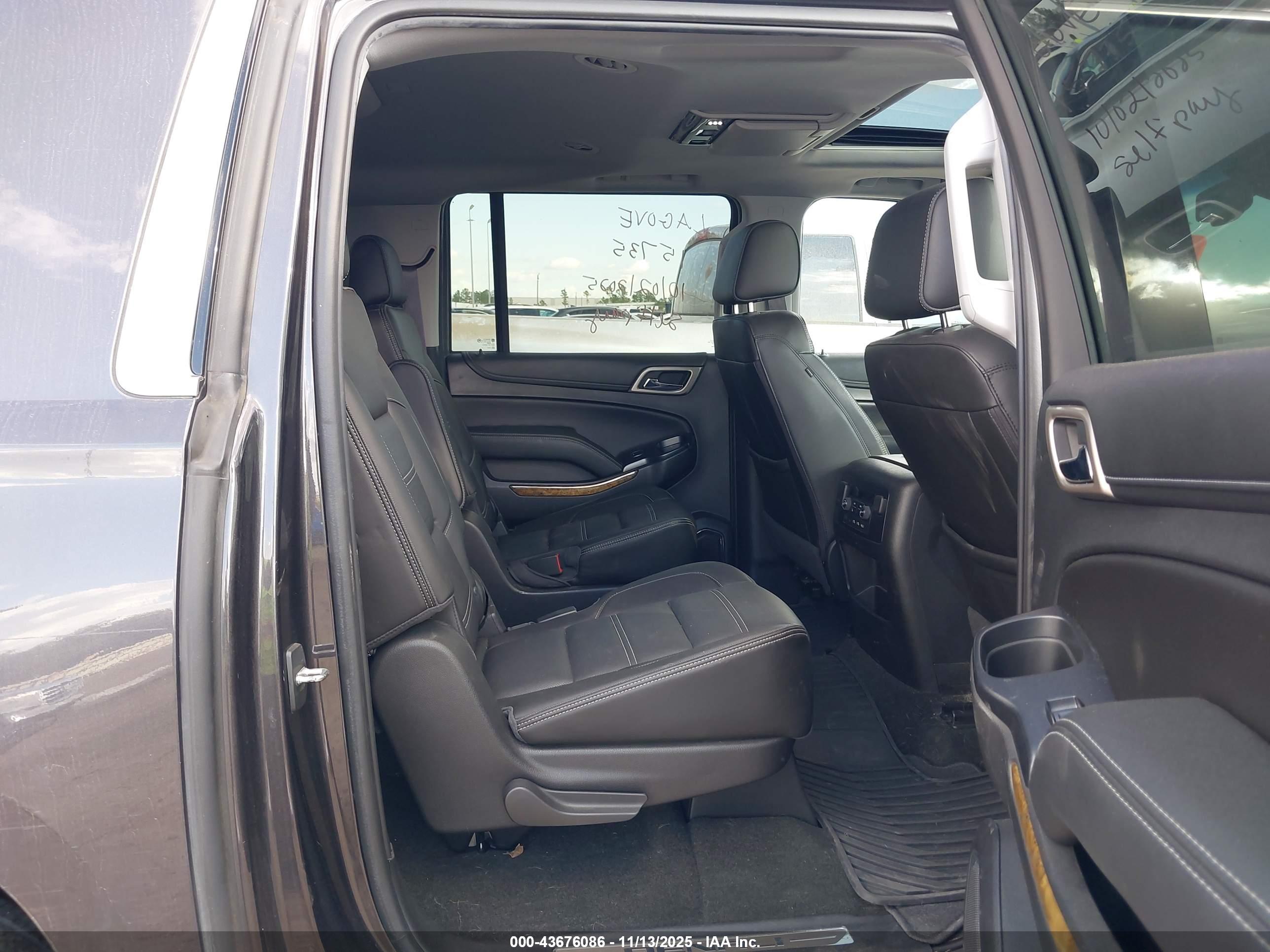 GMC YUKON image 8