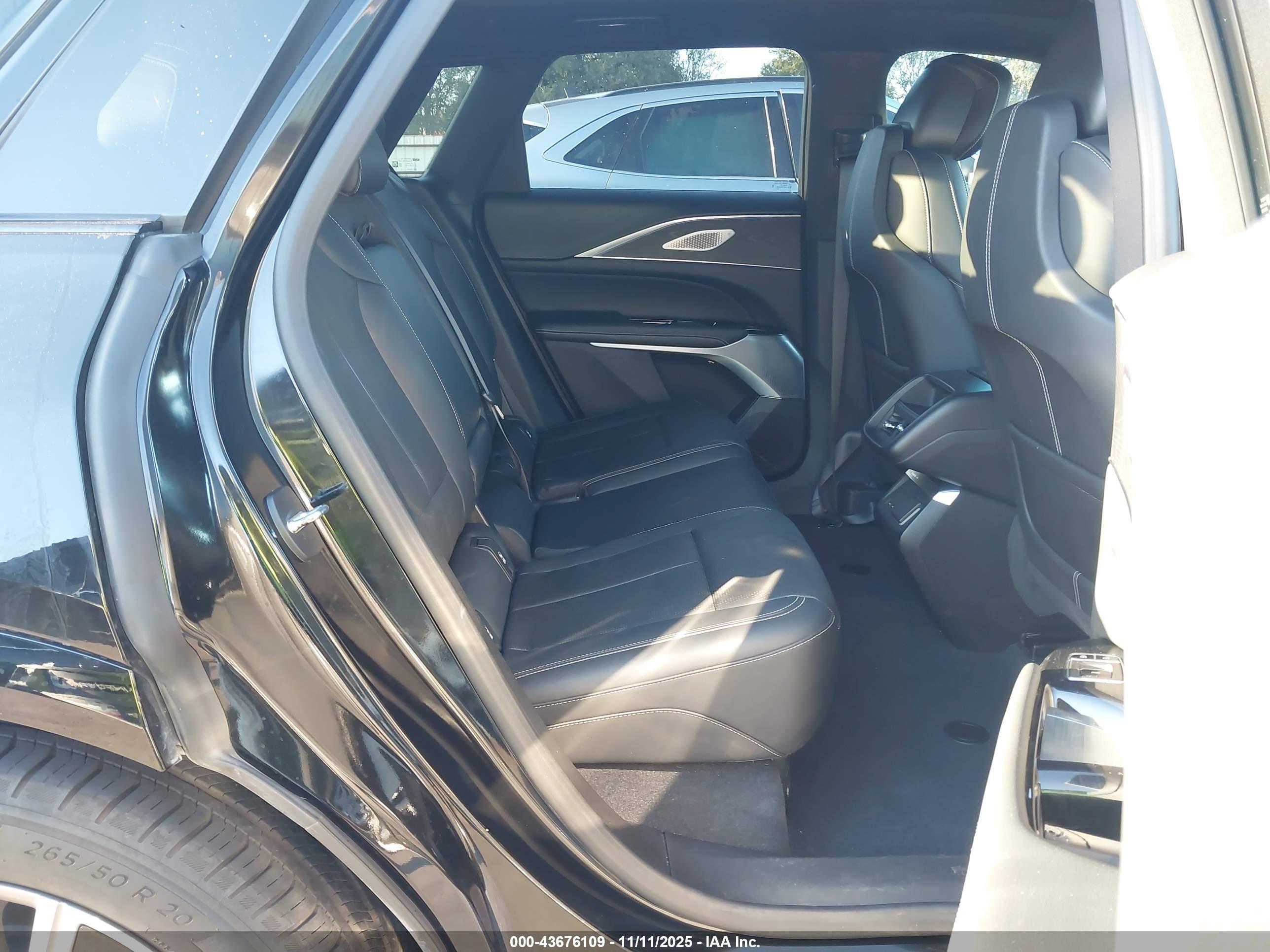 CADILLAC LYRIQ image 8