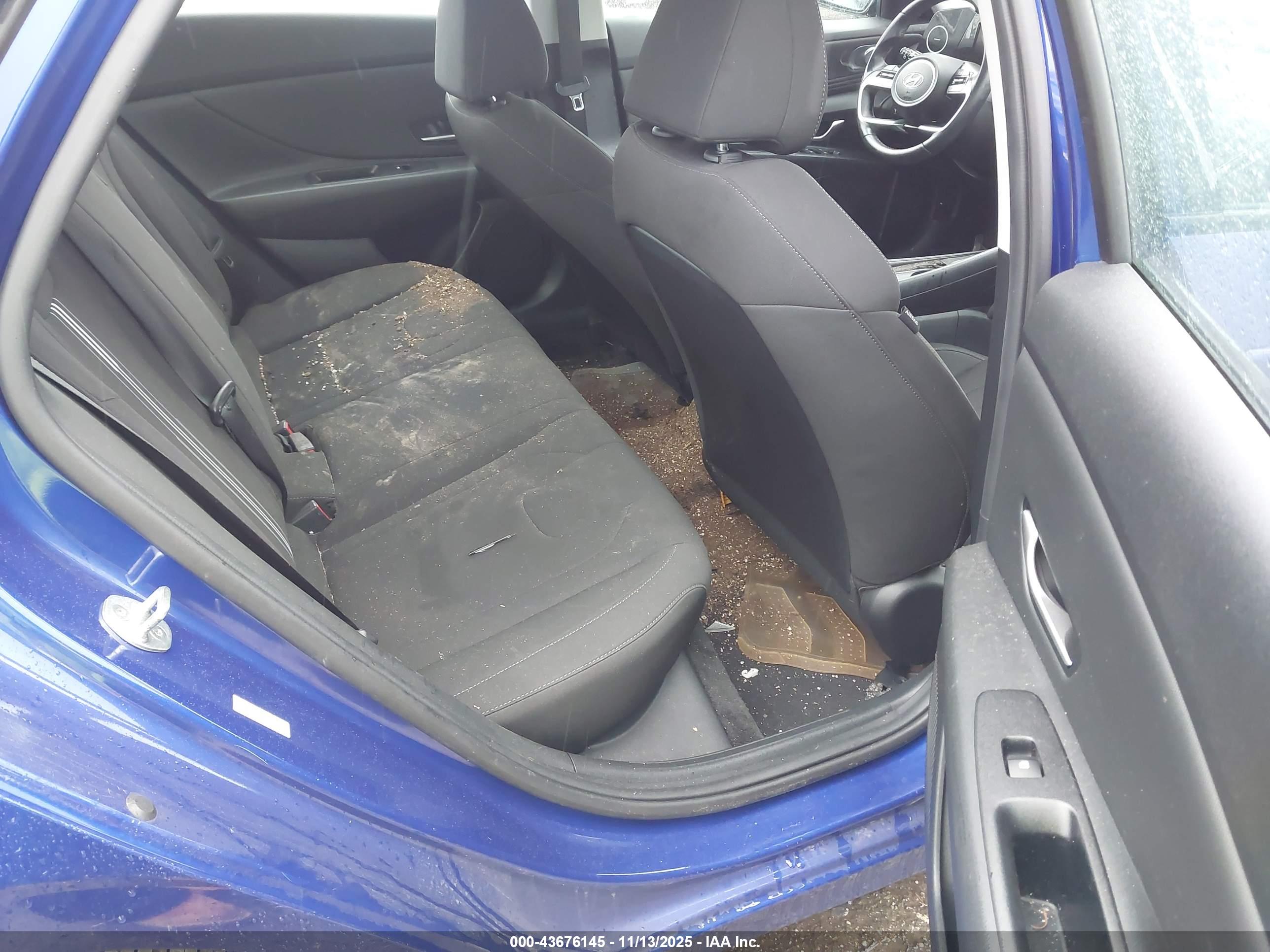 HYUNDAI ELANTRA image 8