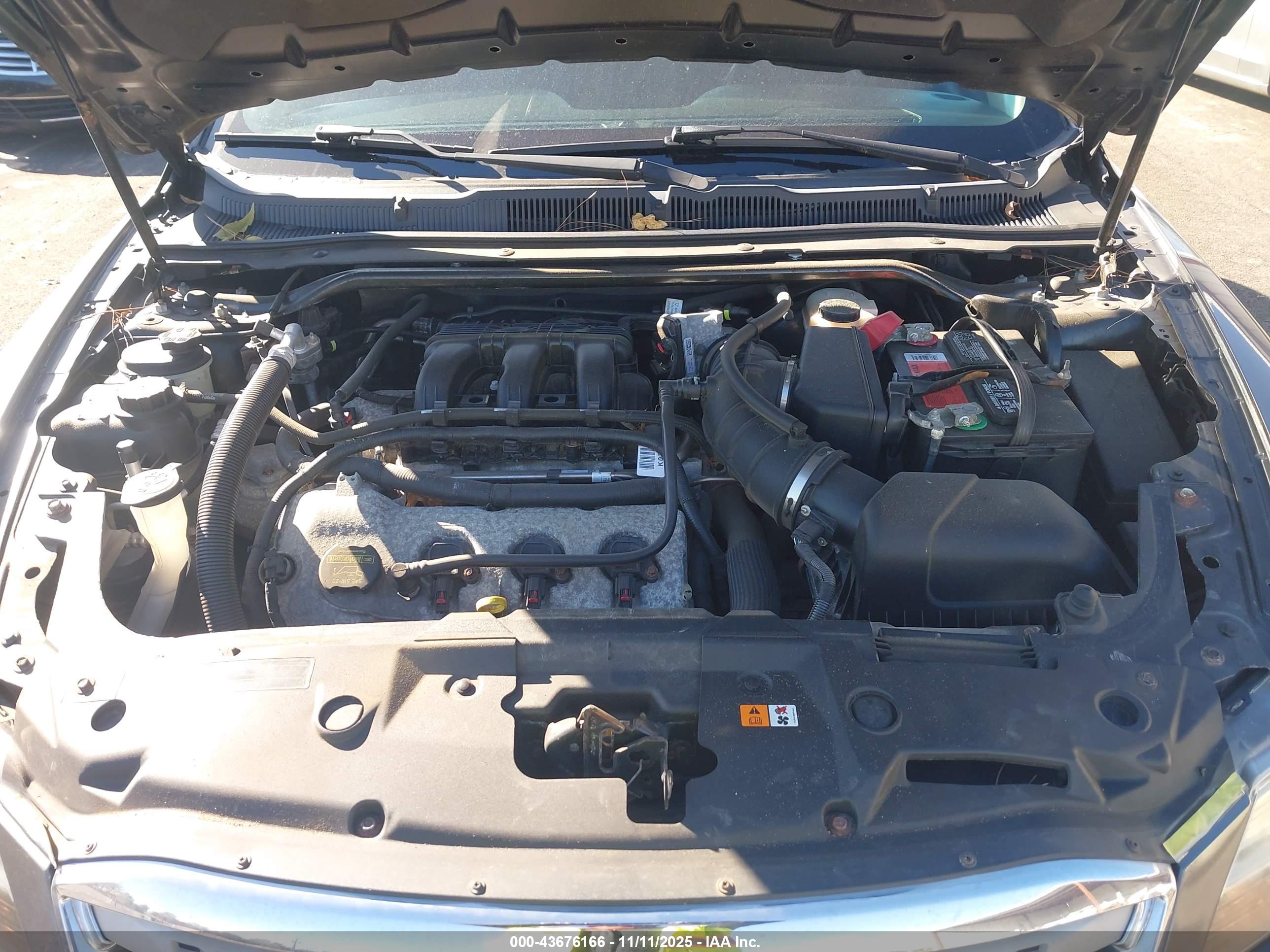 FORD TAURUS image 10