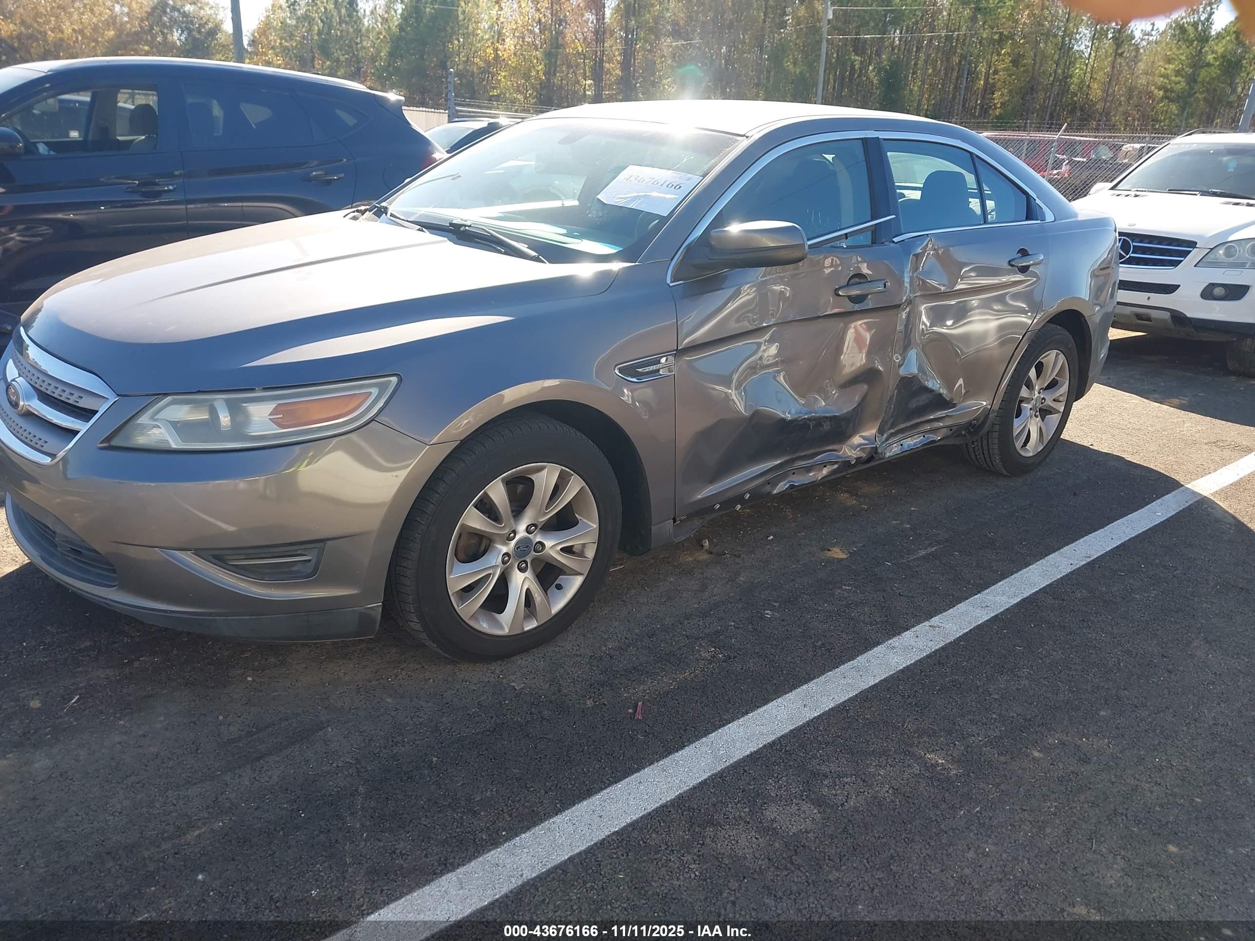 FORD TAURUS image 2