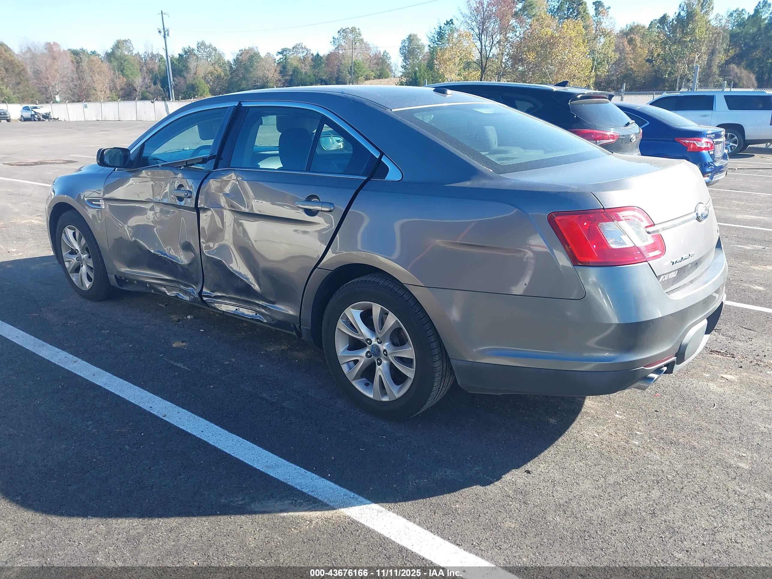FORD TAURUS image 3