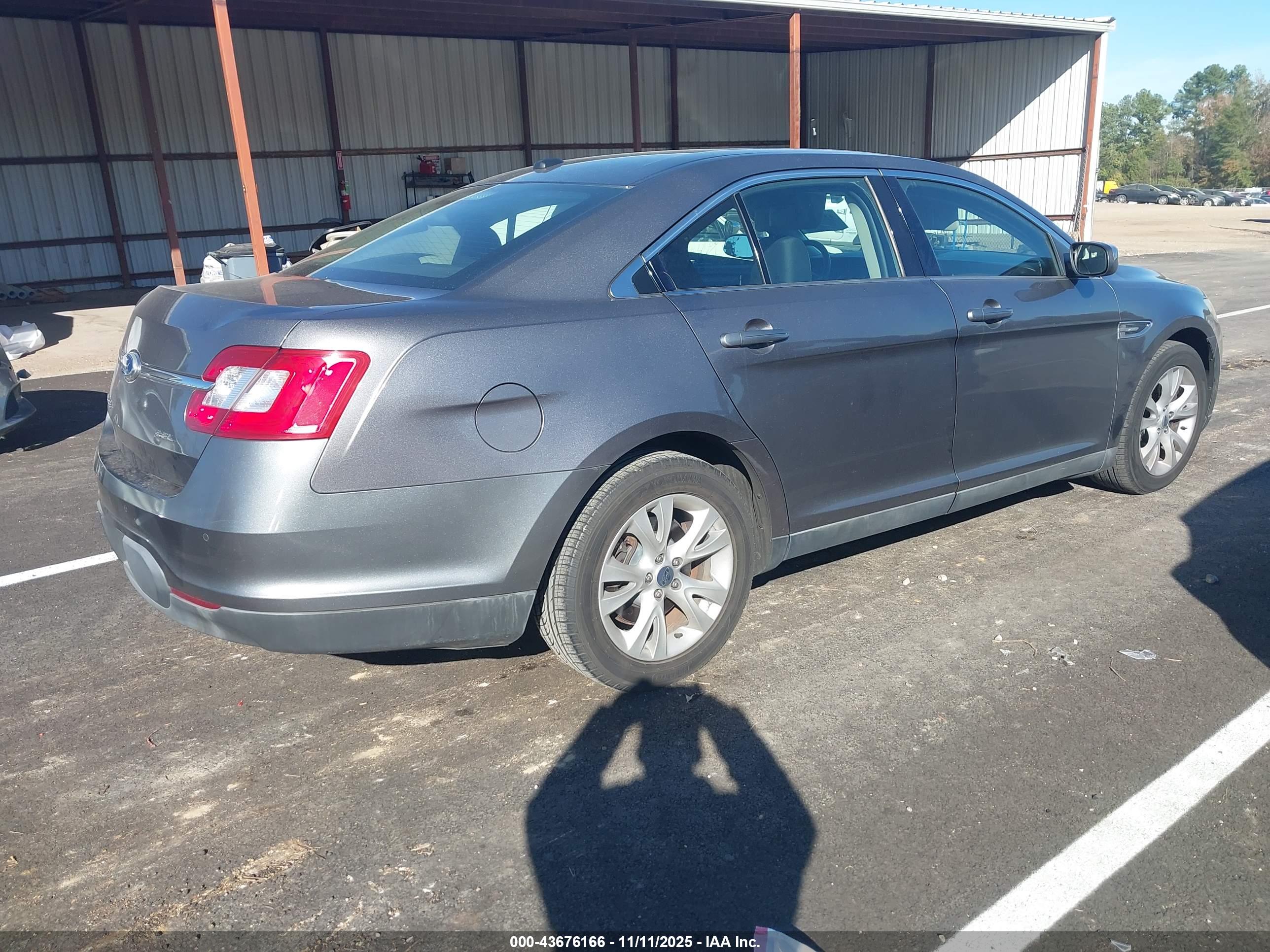 FORD TAURUS image 4