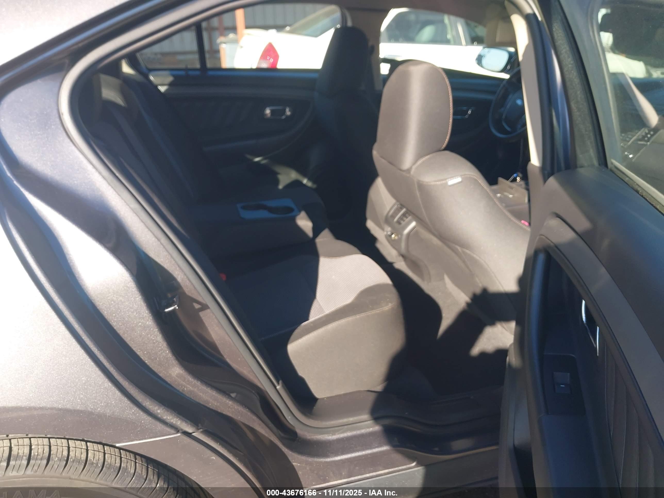 FORD TAURUS image 8
