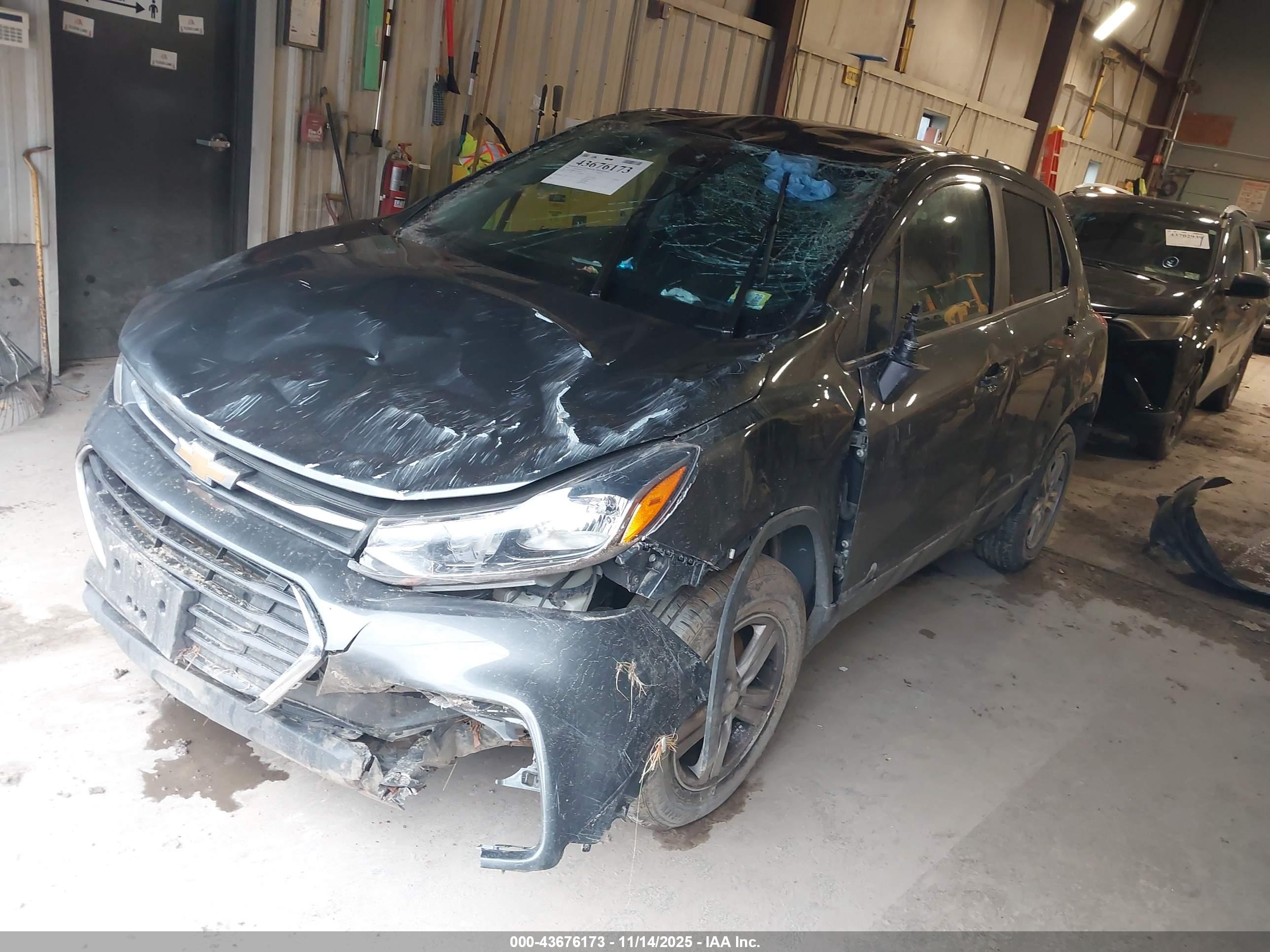 CHEVROLET TRAX image 2