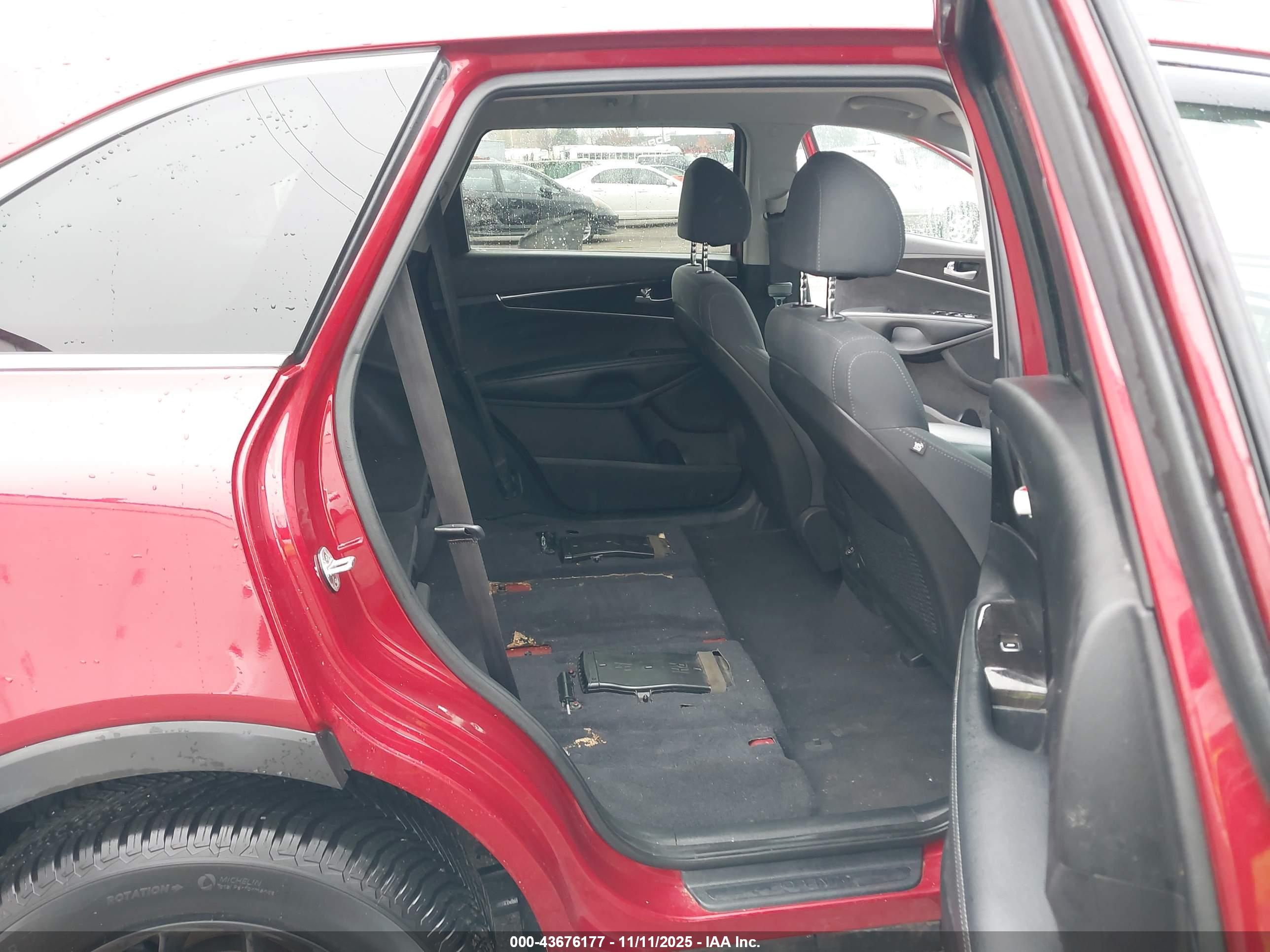 KIA SORENTO image 8