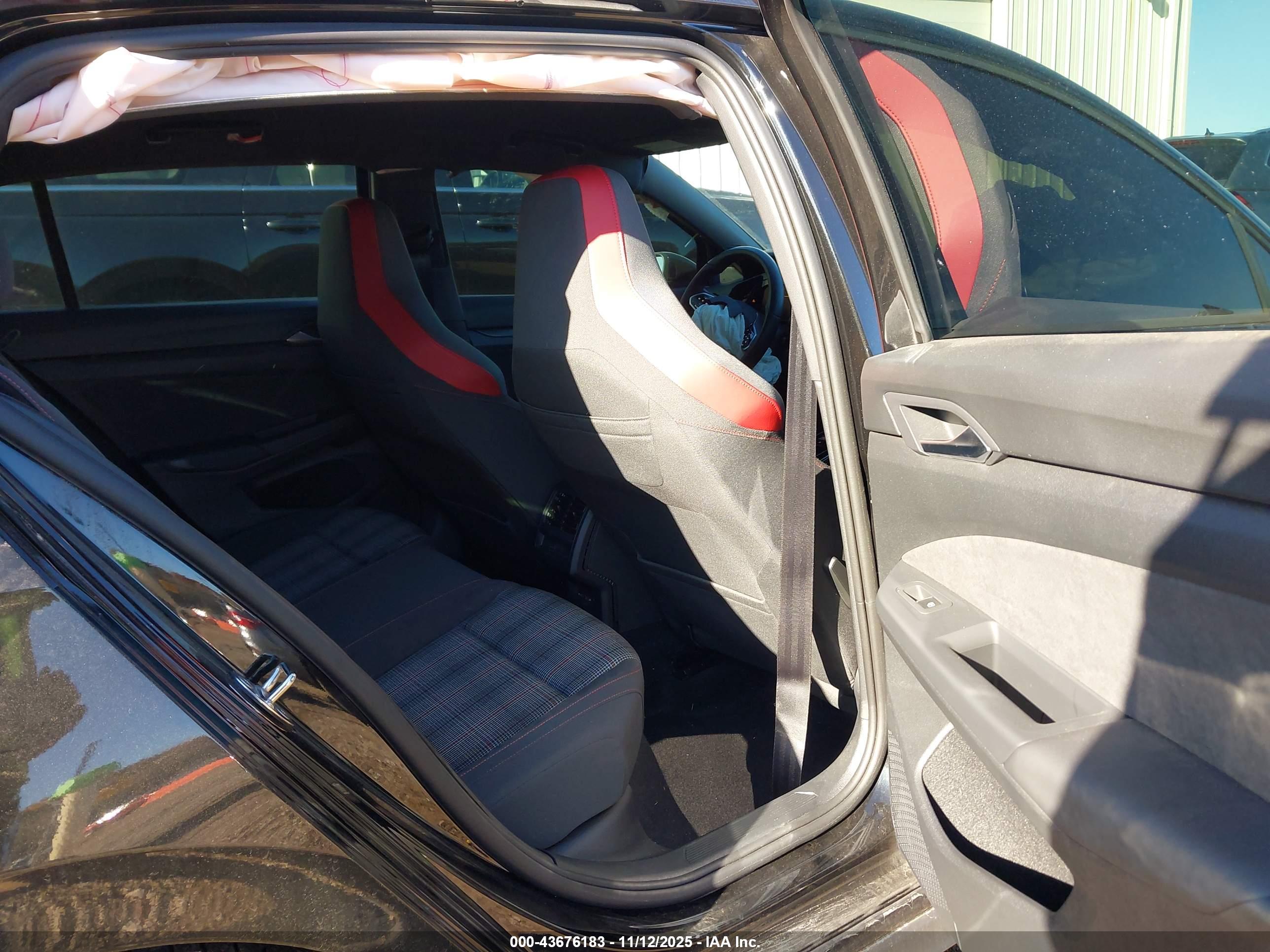 VOLKSWAGEN GOLF image 8