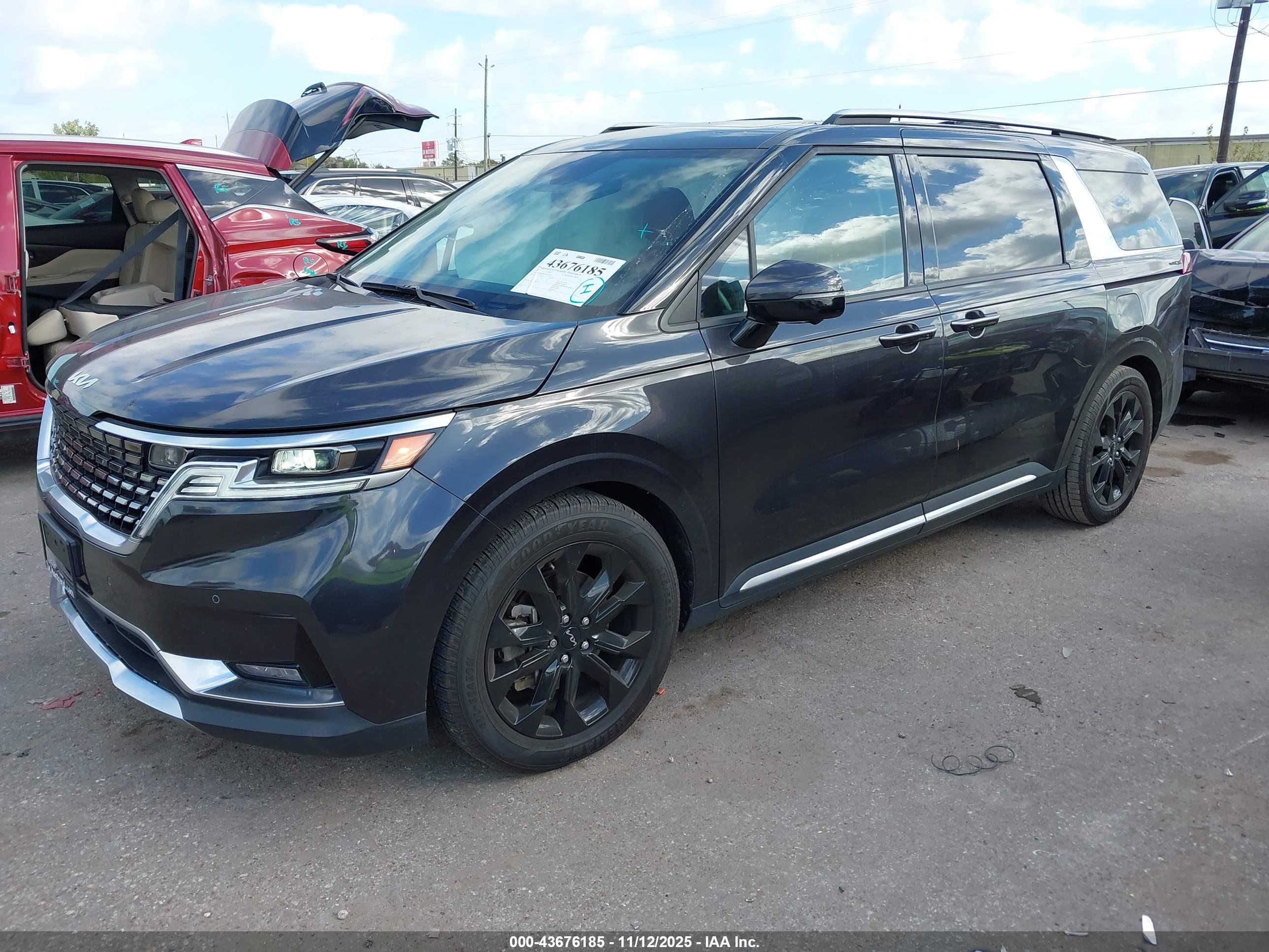 KIA CARNIVAL image 2
