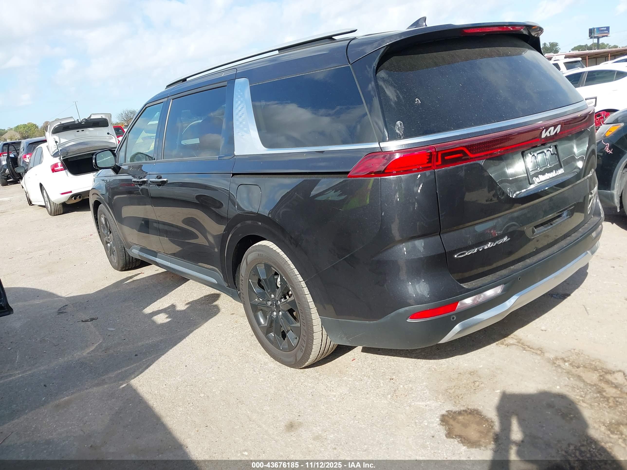 KIA CARNIVAL image 3