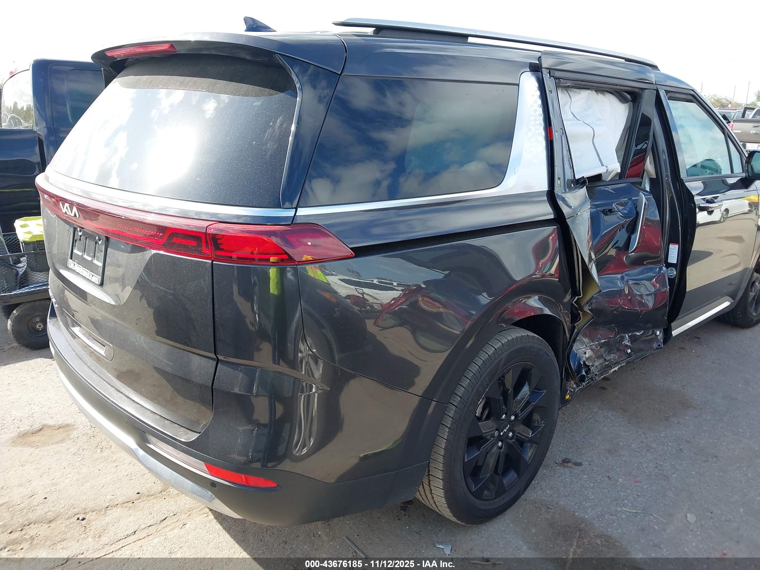 KIA CARNIVAL image 4