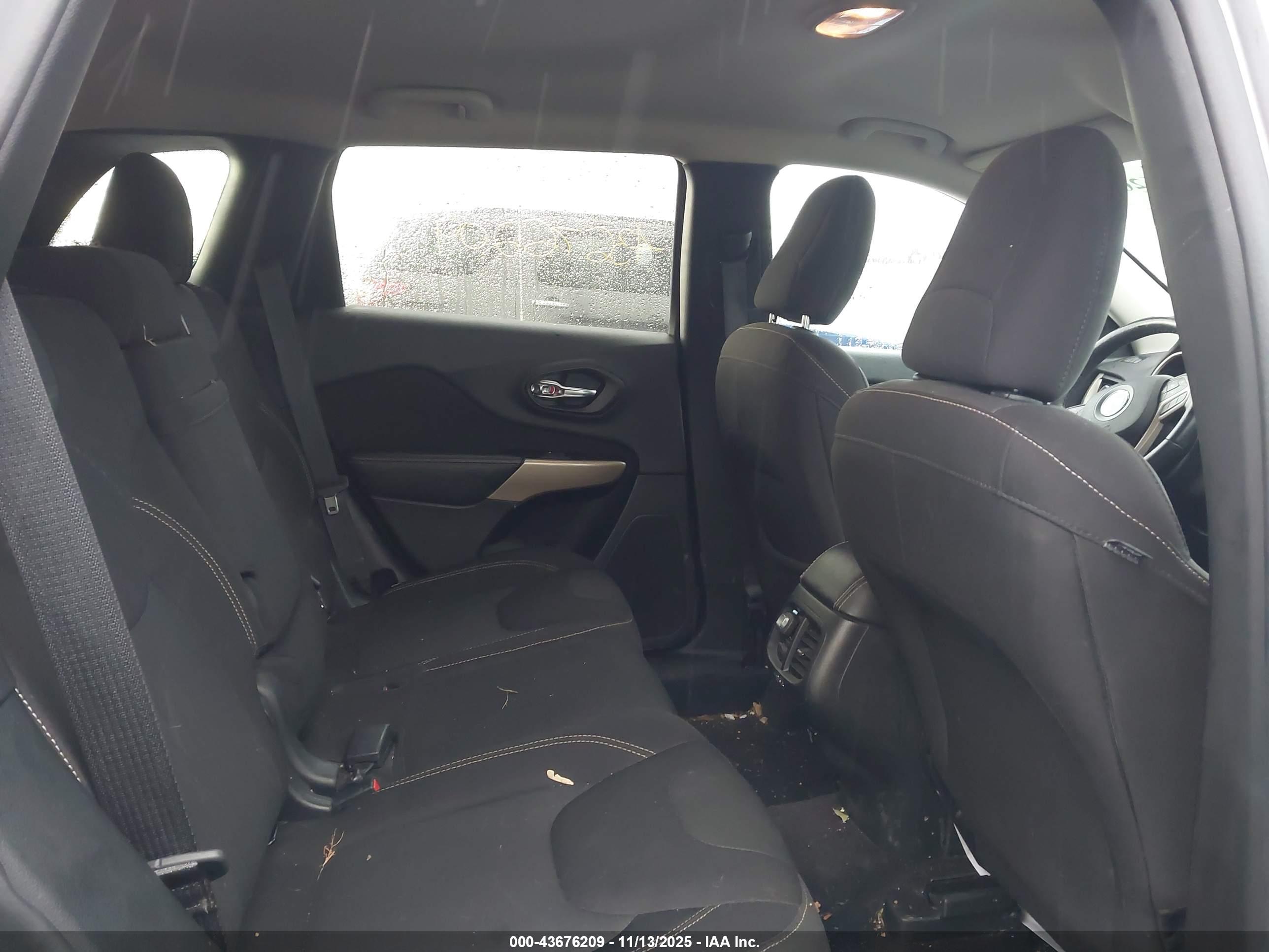 JEEP CHEROKEE image 8