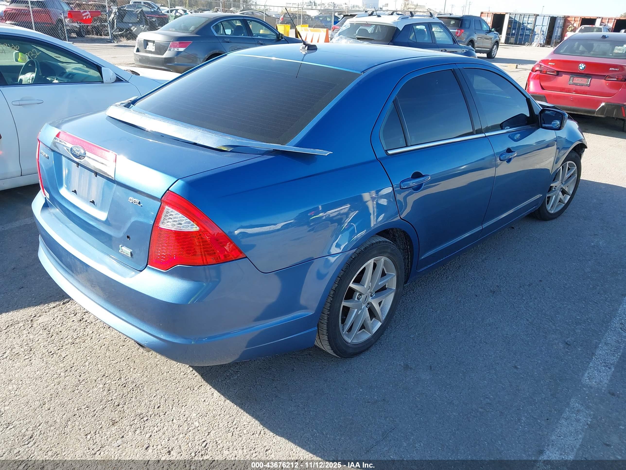 FORD FUSION image 4