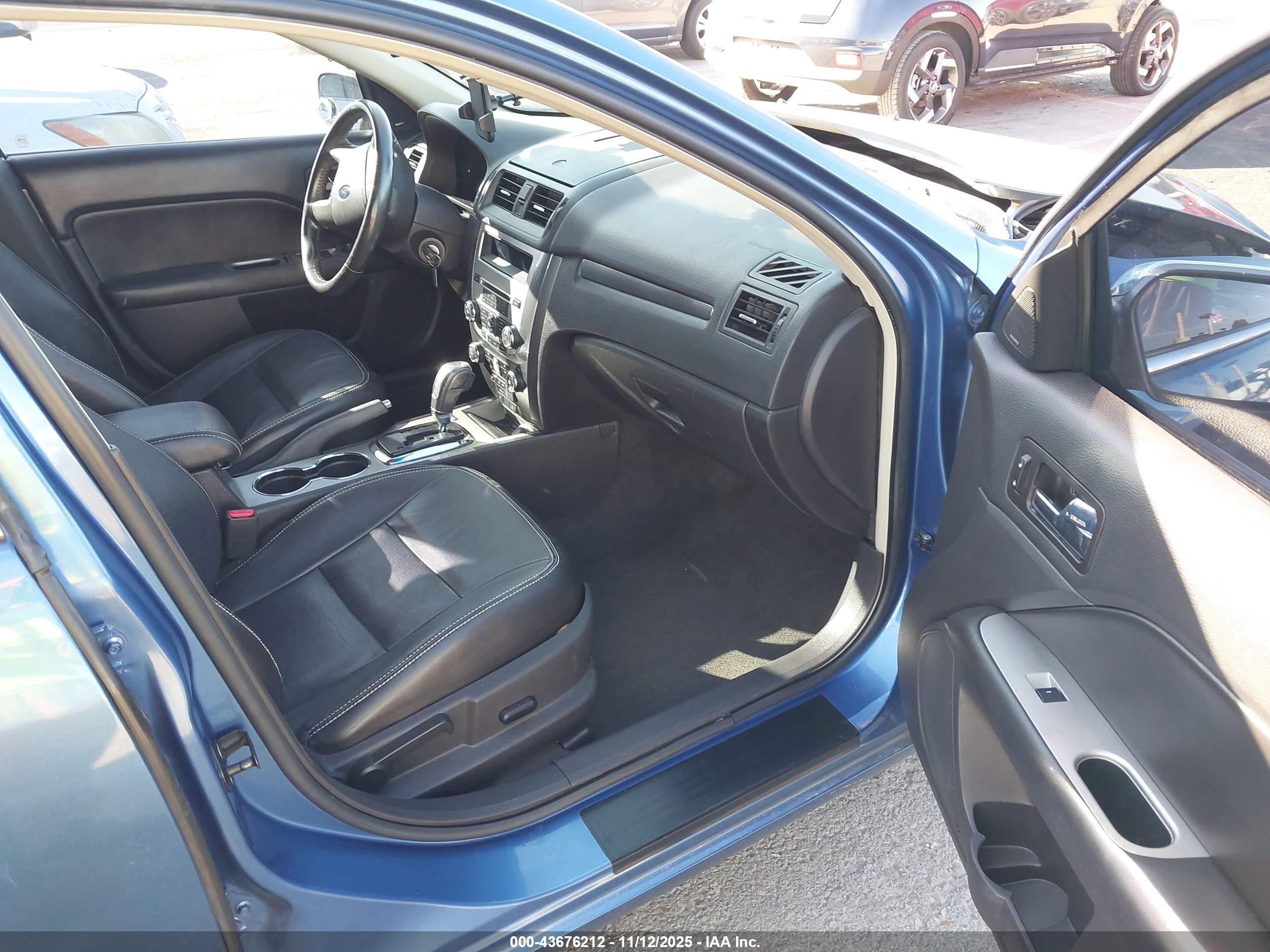 FORD FUSION image 5