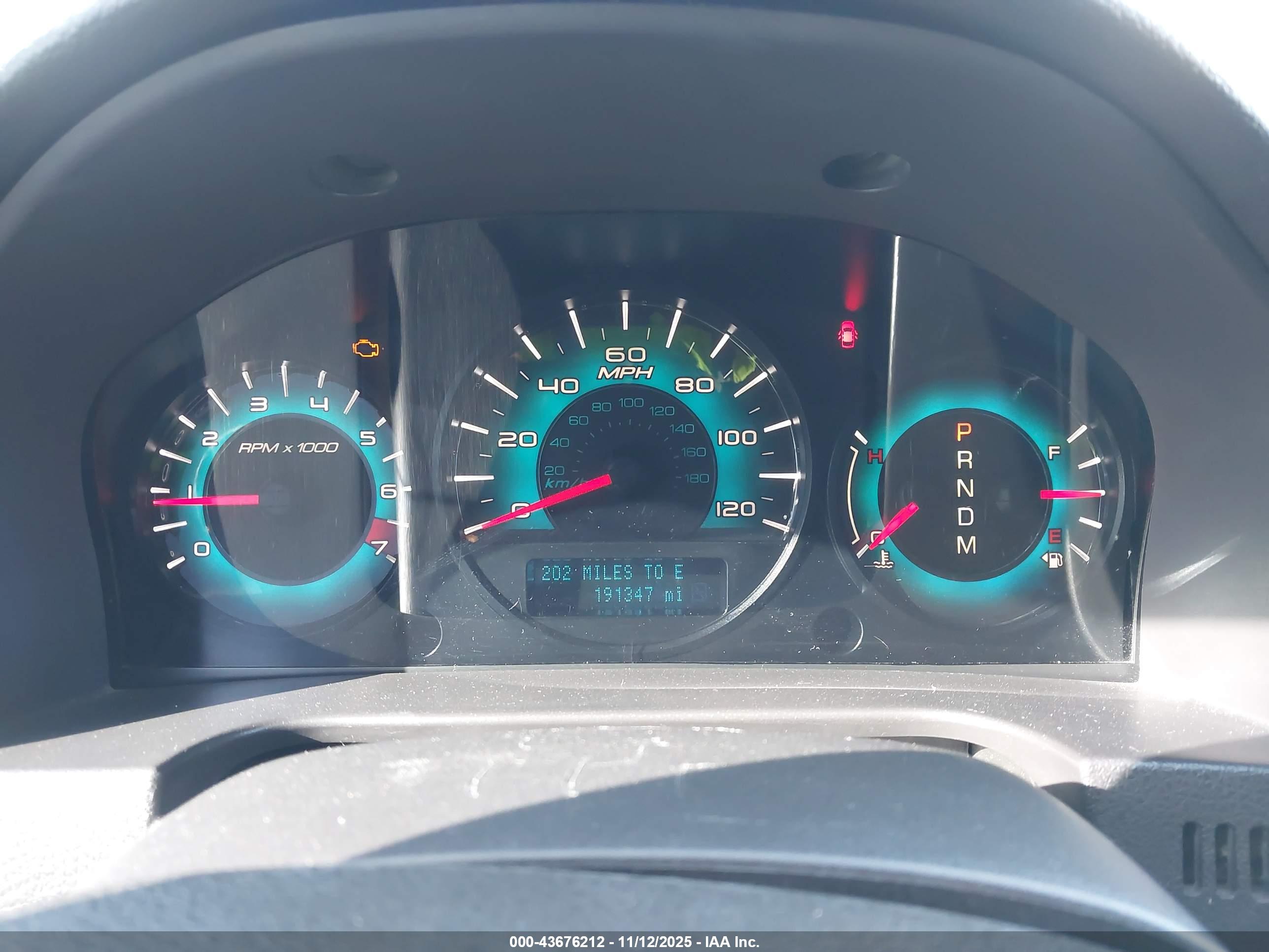 FORD FUSION image 7