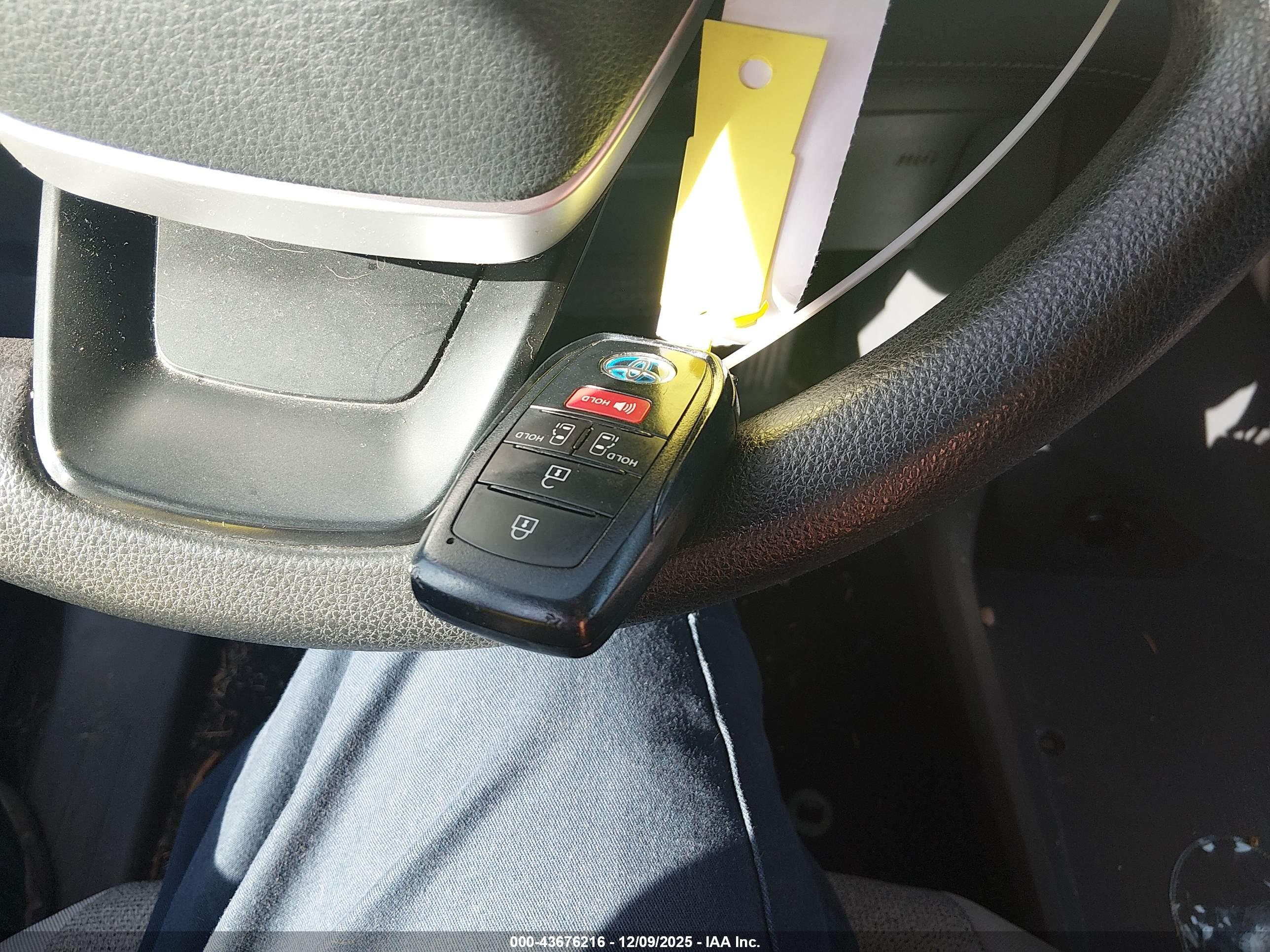 TOYOTA SIENNA image 11