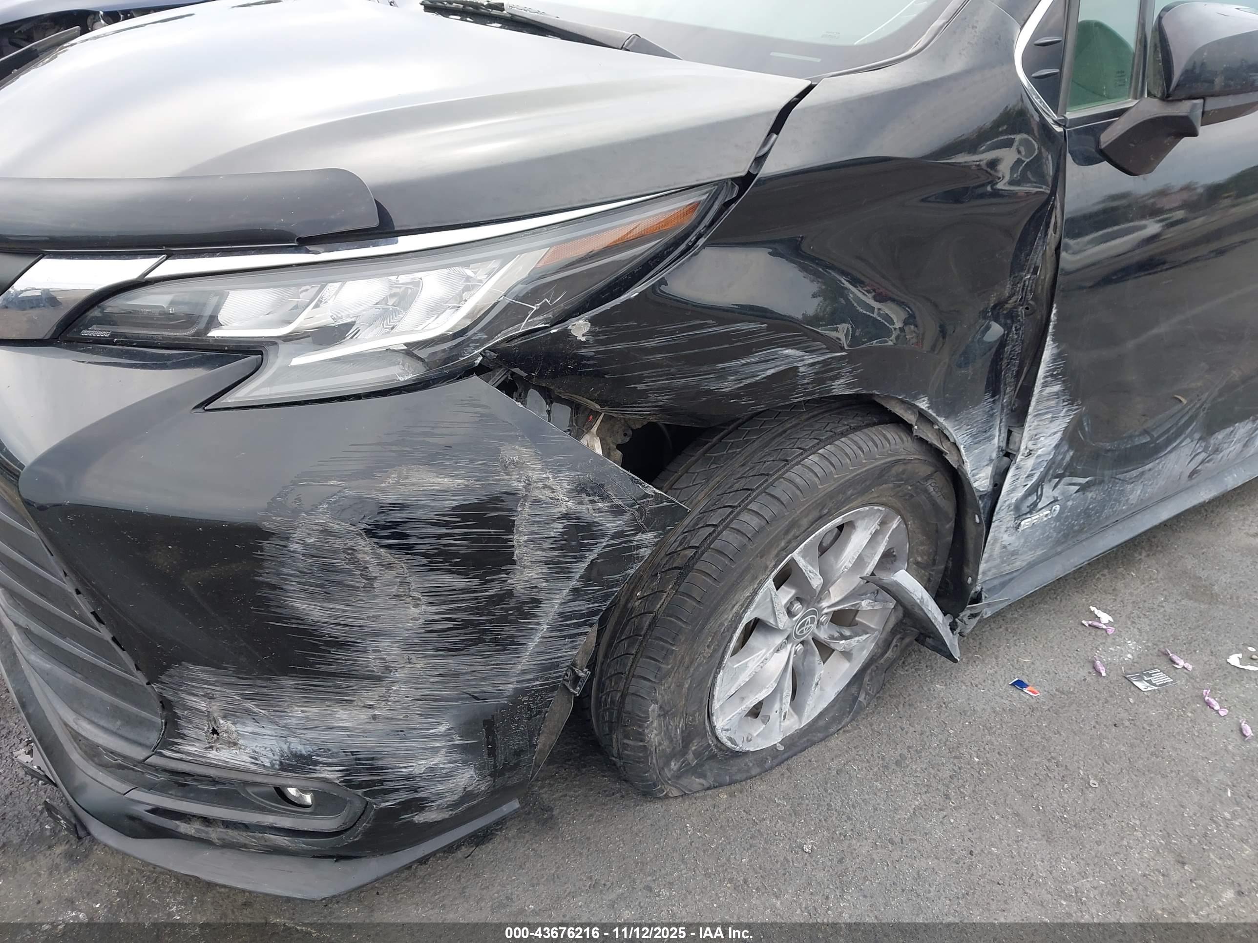 TOYOTA SIENNA image 6