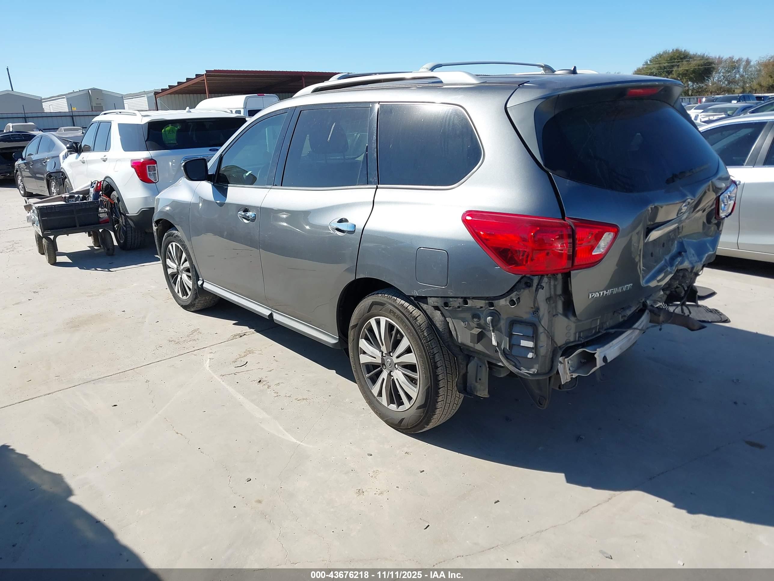 NISSAN PATHFINDER image 3