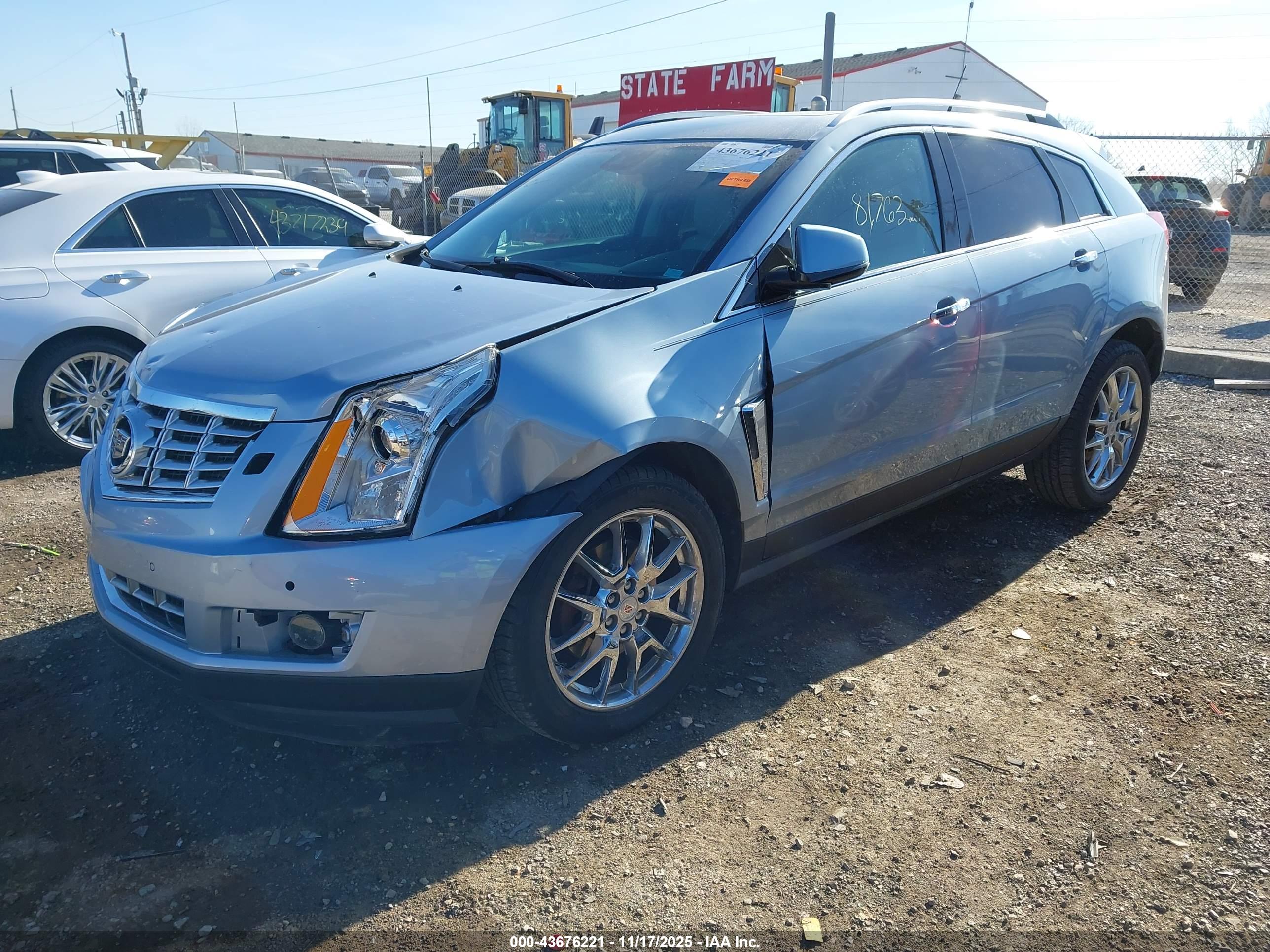 CADILLAC SRX image 2