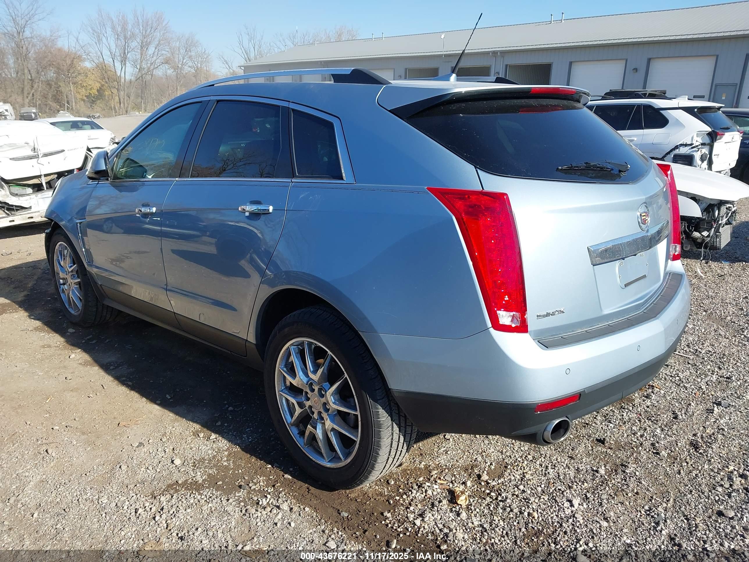 CADILLAC SRX image 3